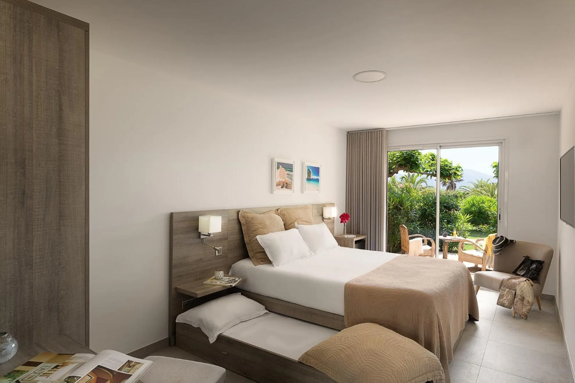 Bed in Hôtel-Restaurant Marina Di Lava - Grand Ajaccio