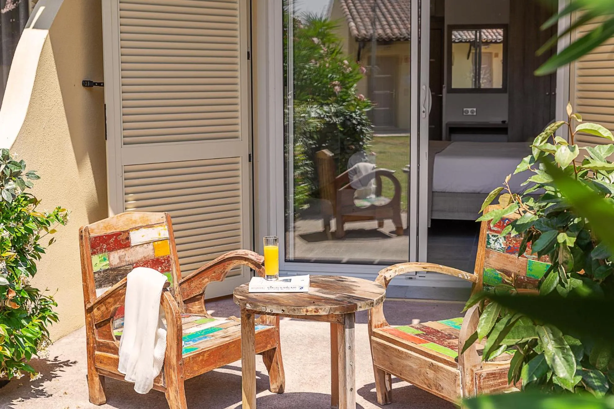 Patio in Hôtel-Restaurant Marina Di Lava - Grand Ajaccio