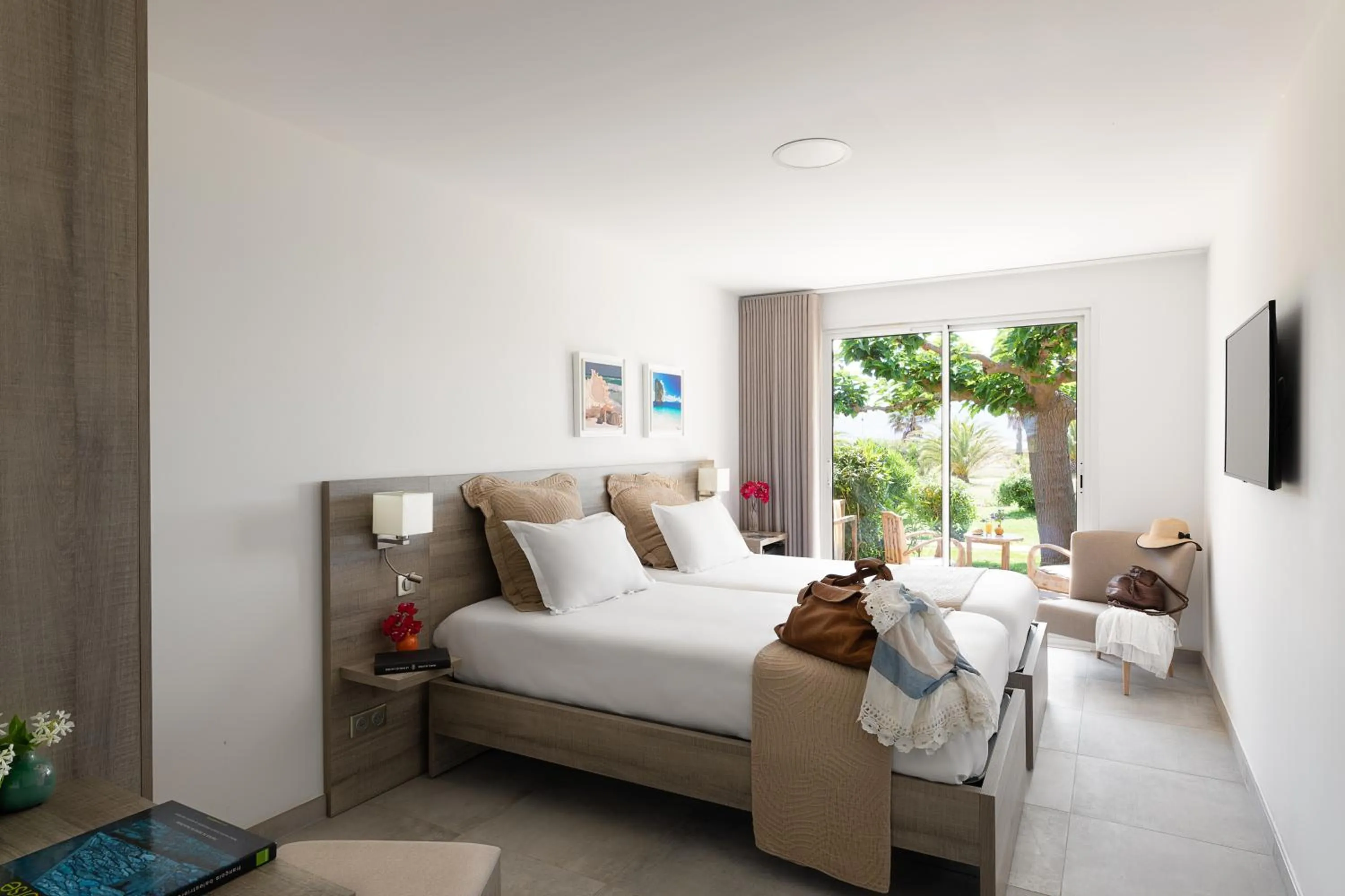 Bed in Hôtel-Restaurant Marina Di Lava - Grand Ajaccio