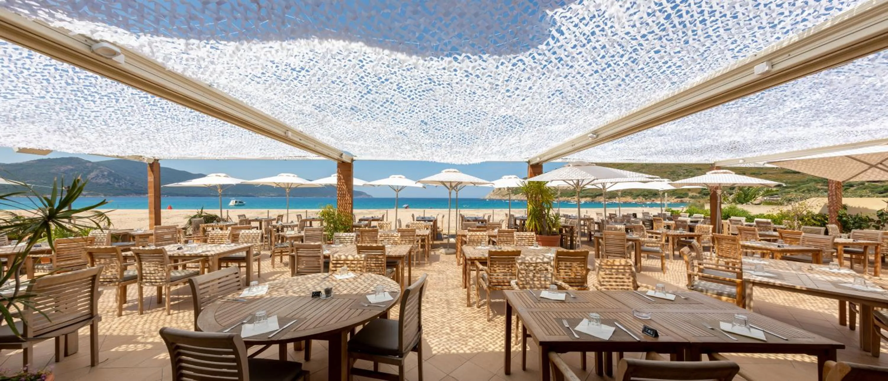 Patio in Hôtel-Restaurant Marina Di Lava - Grand Ajaccio
