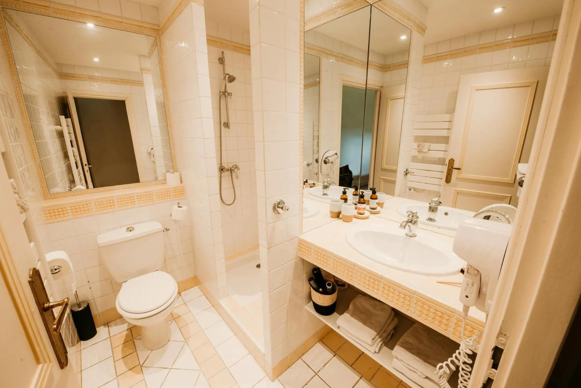 Bathroom in Château Meyre