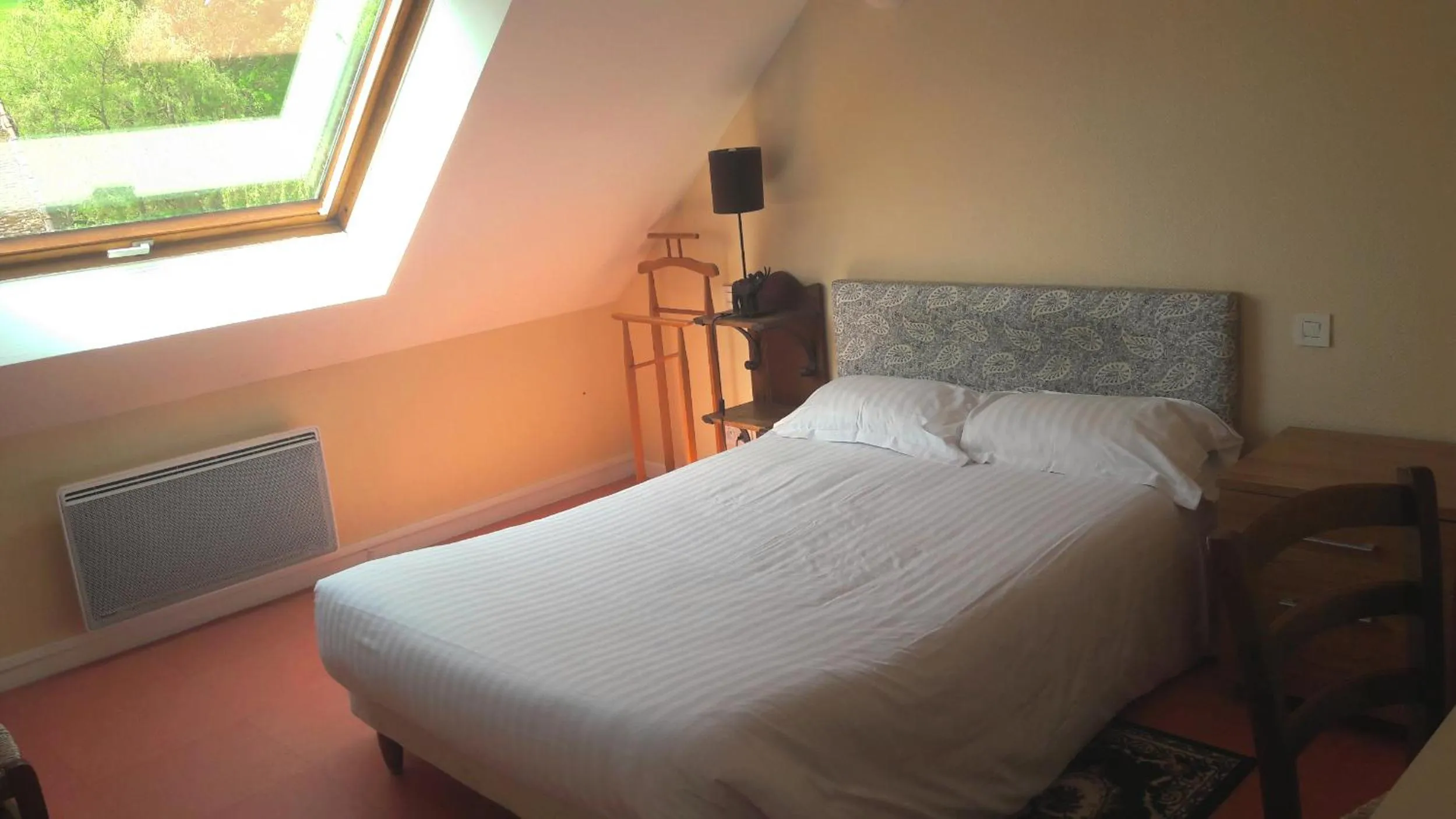 Bed in Auberge De L'Omois