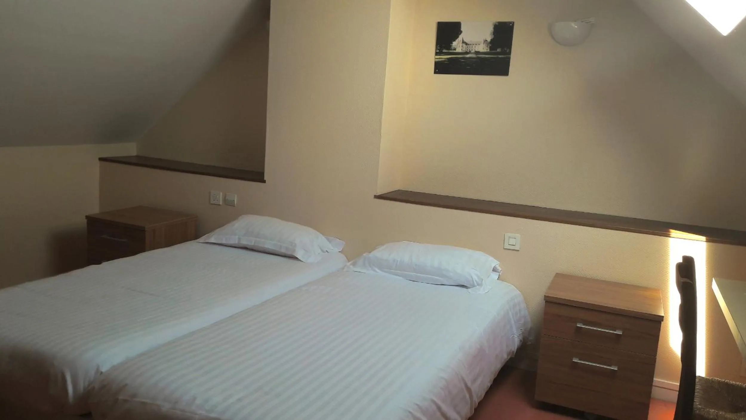 Bed in Auberge De L'Omois