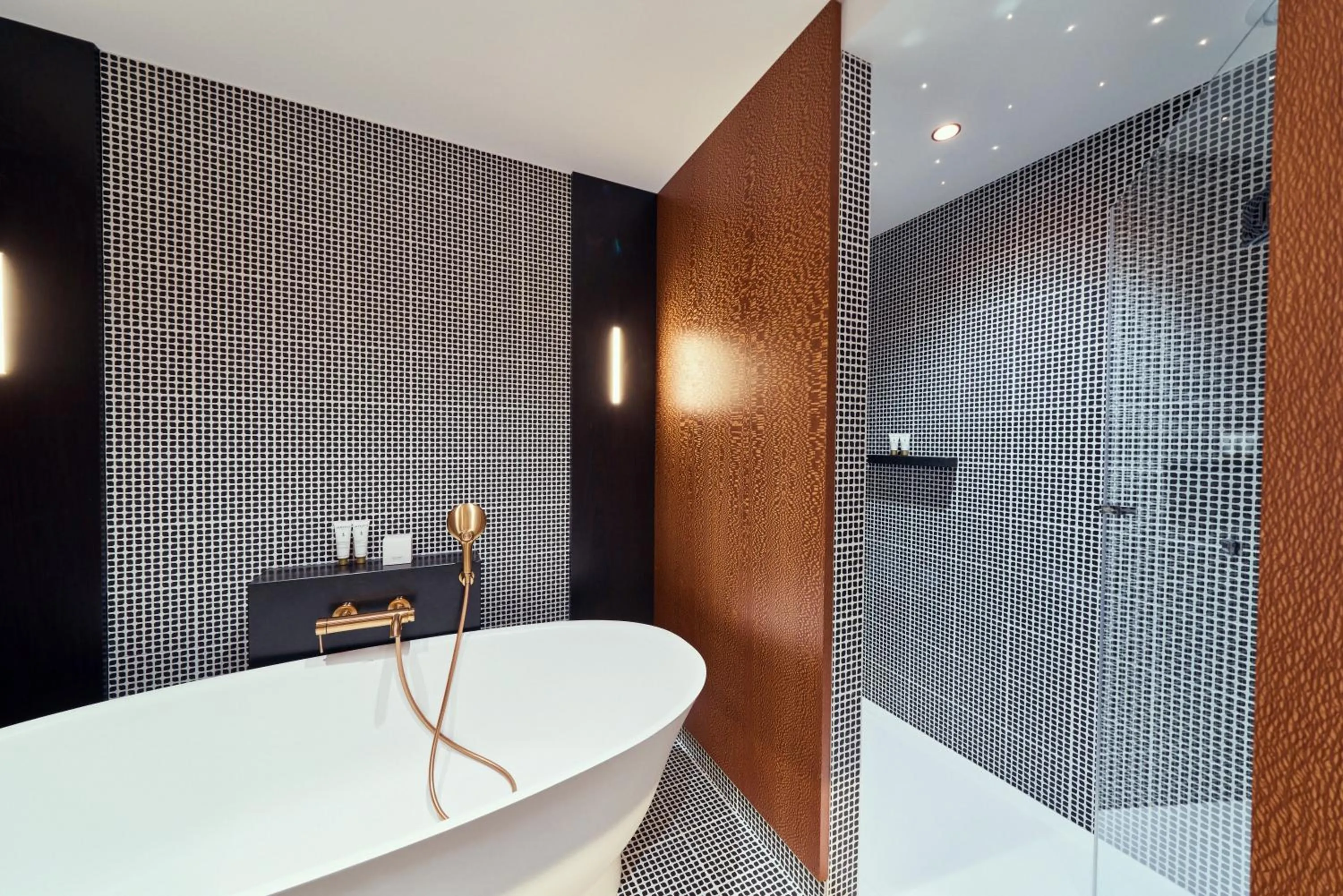 Shower in La Pyramide - Maison Henriroux