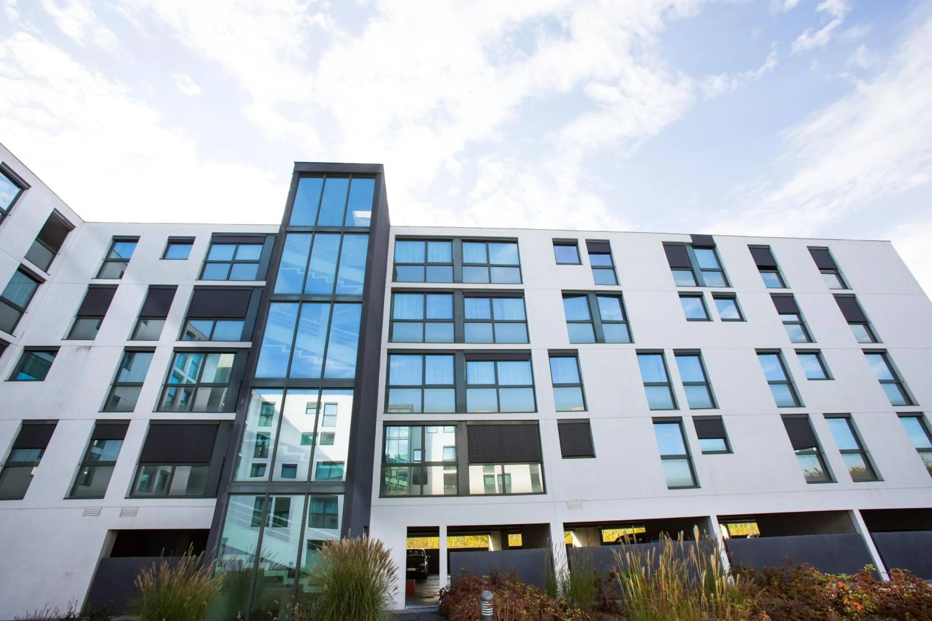 Facade/entrance in All Suites Appart Hôtel - Bordeaux Lac