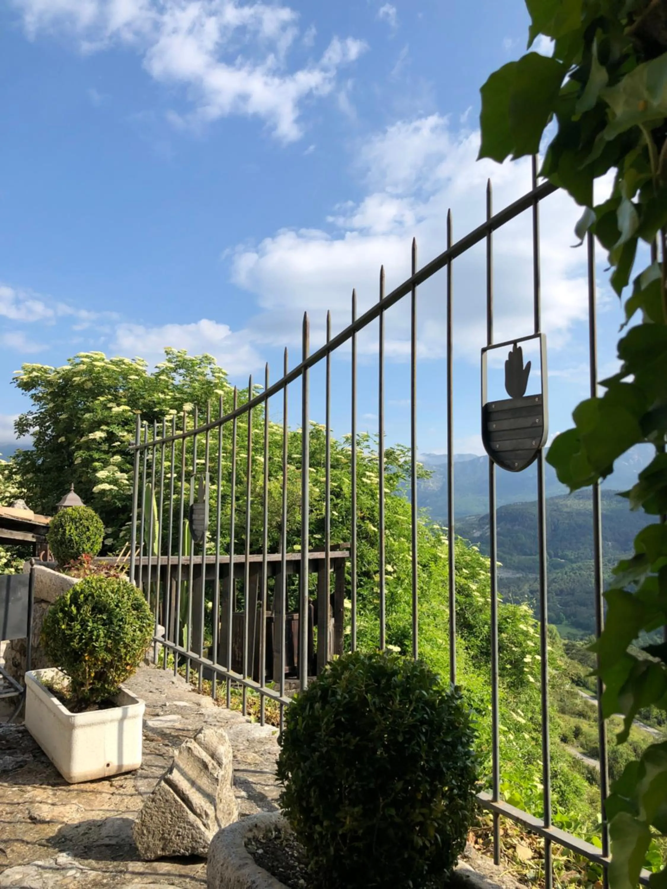 Mountain view in Château de Trigance