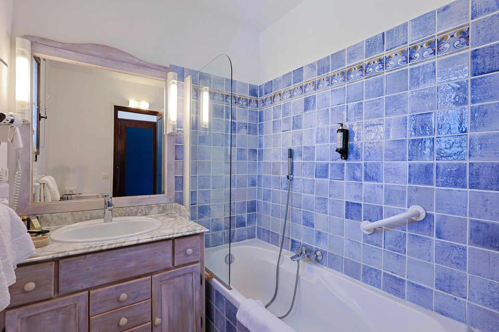 Bathroom in Château de Trigance