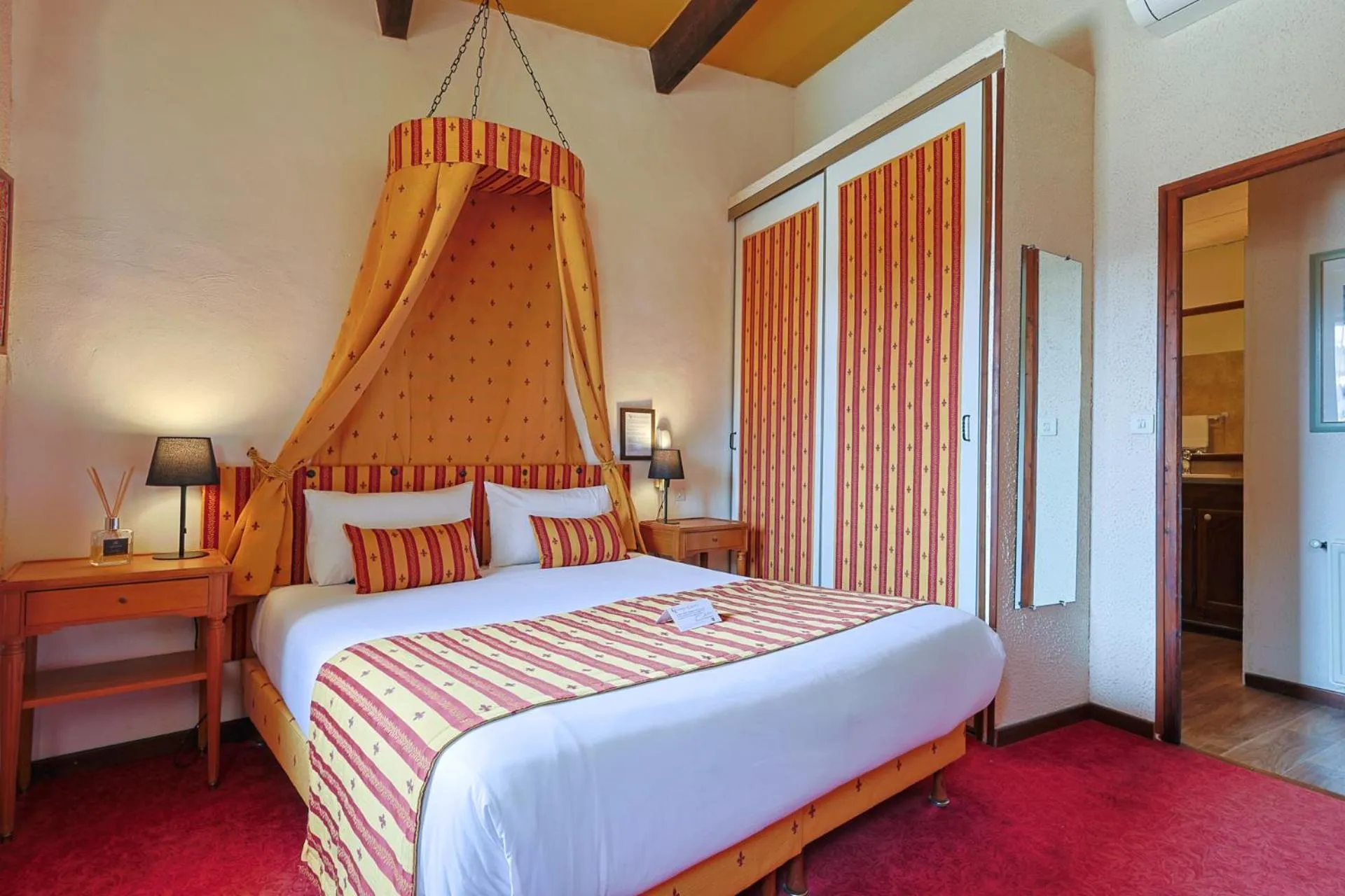 Bedroom in Château de Trigance