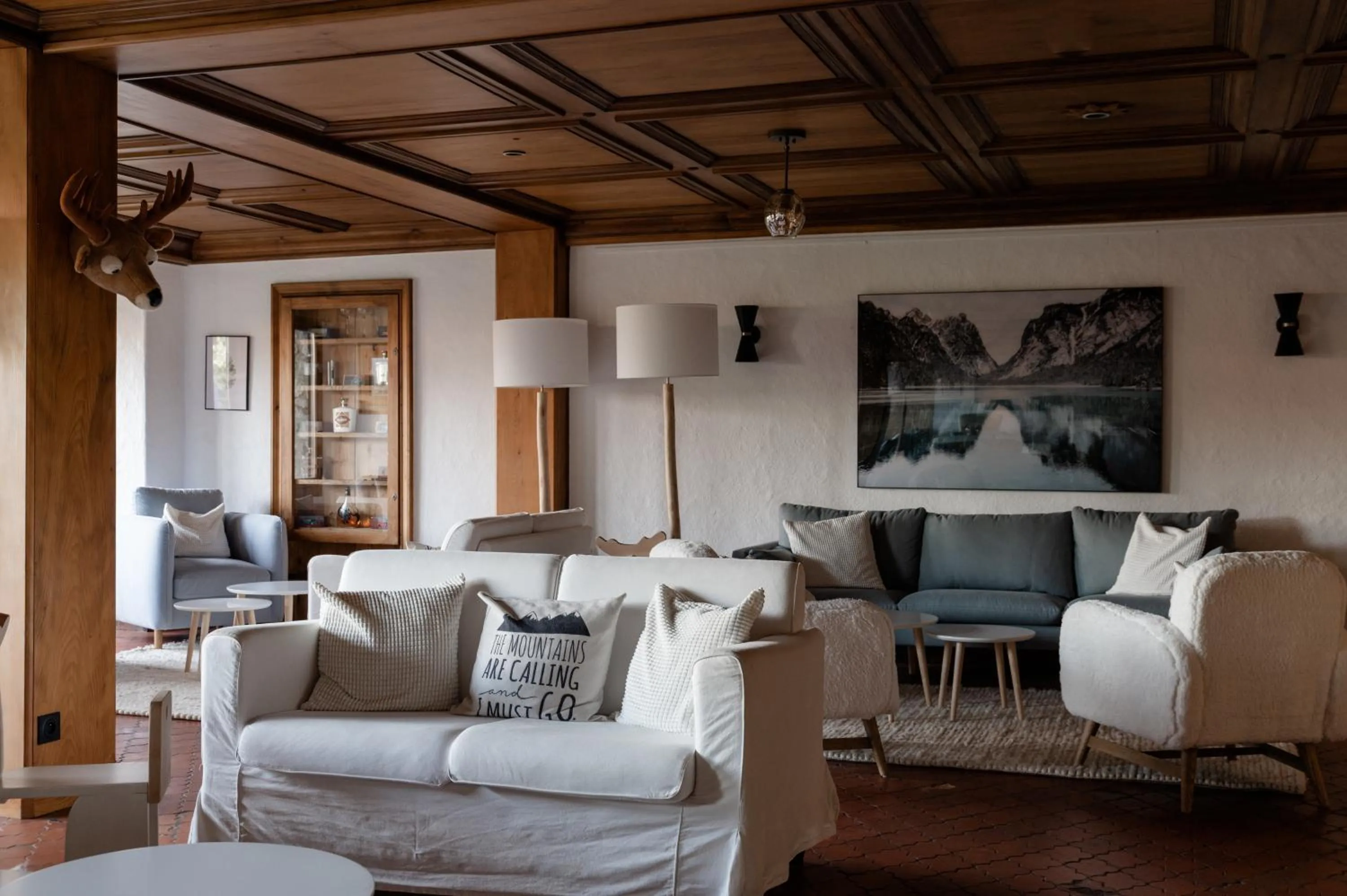 Lounge or bar in Hôtel Les Roches Fleuries