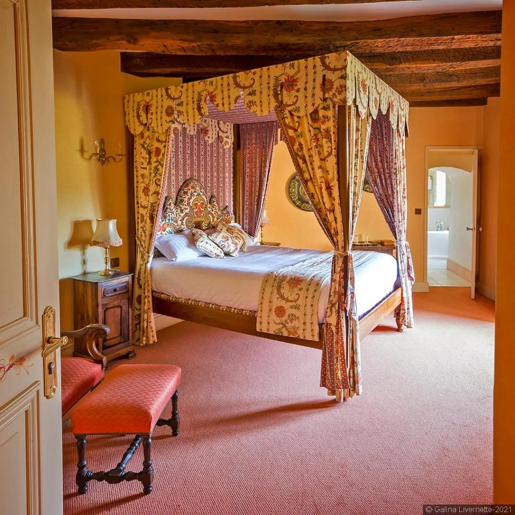 Photo of the whole room, Bed in Domaine de Brou