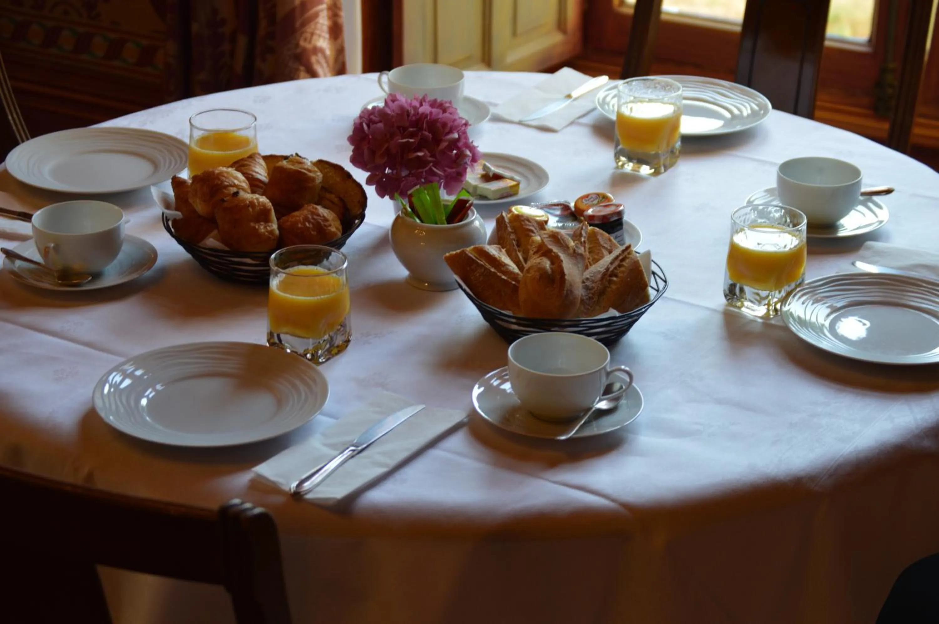 Breakfast in Domaine de Brou