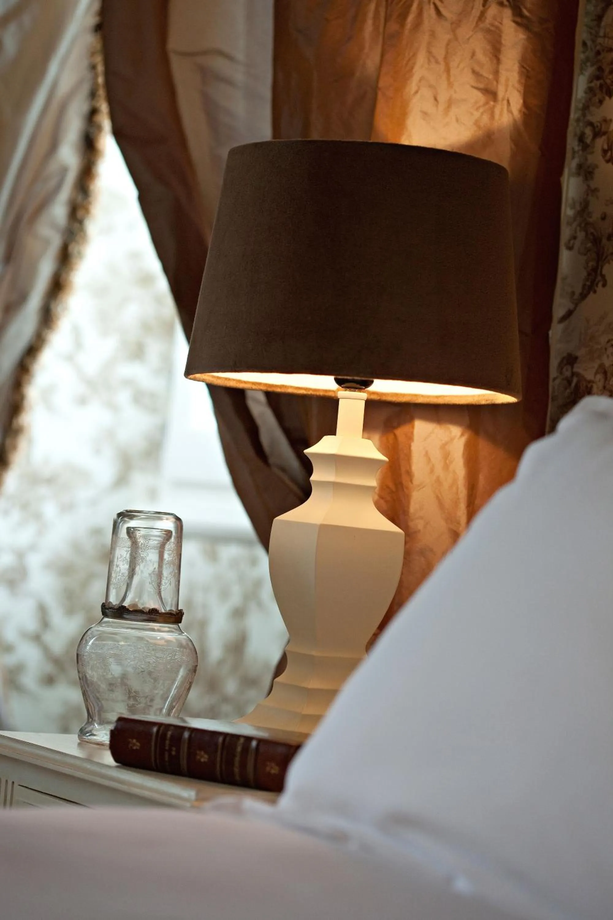 Decorative detail, Bed in Château de Lalande - Teritoria - Périgueux