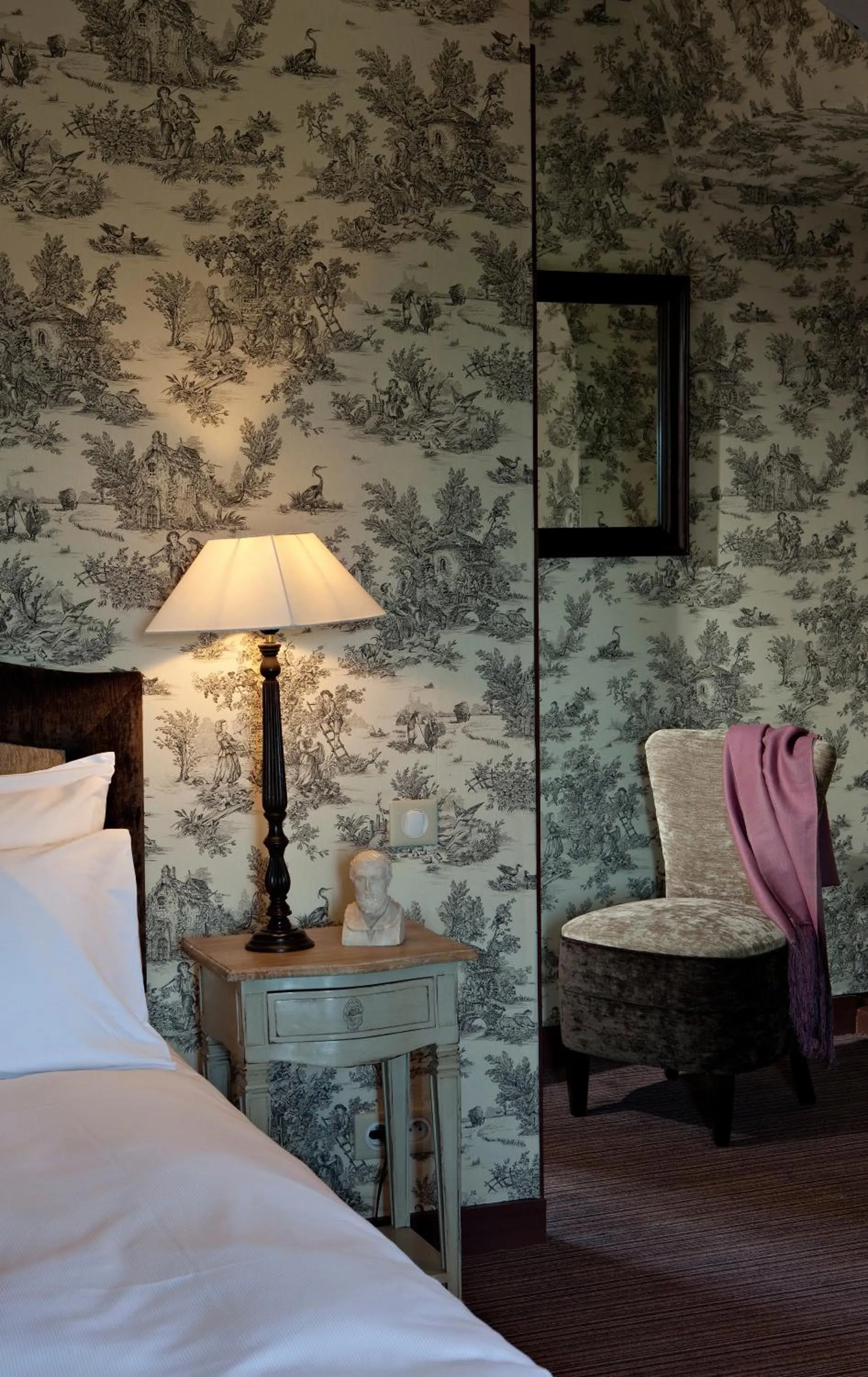 Decorative detail, Bed in Château de Lalande - Teritoria - Périgueux