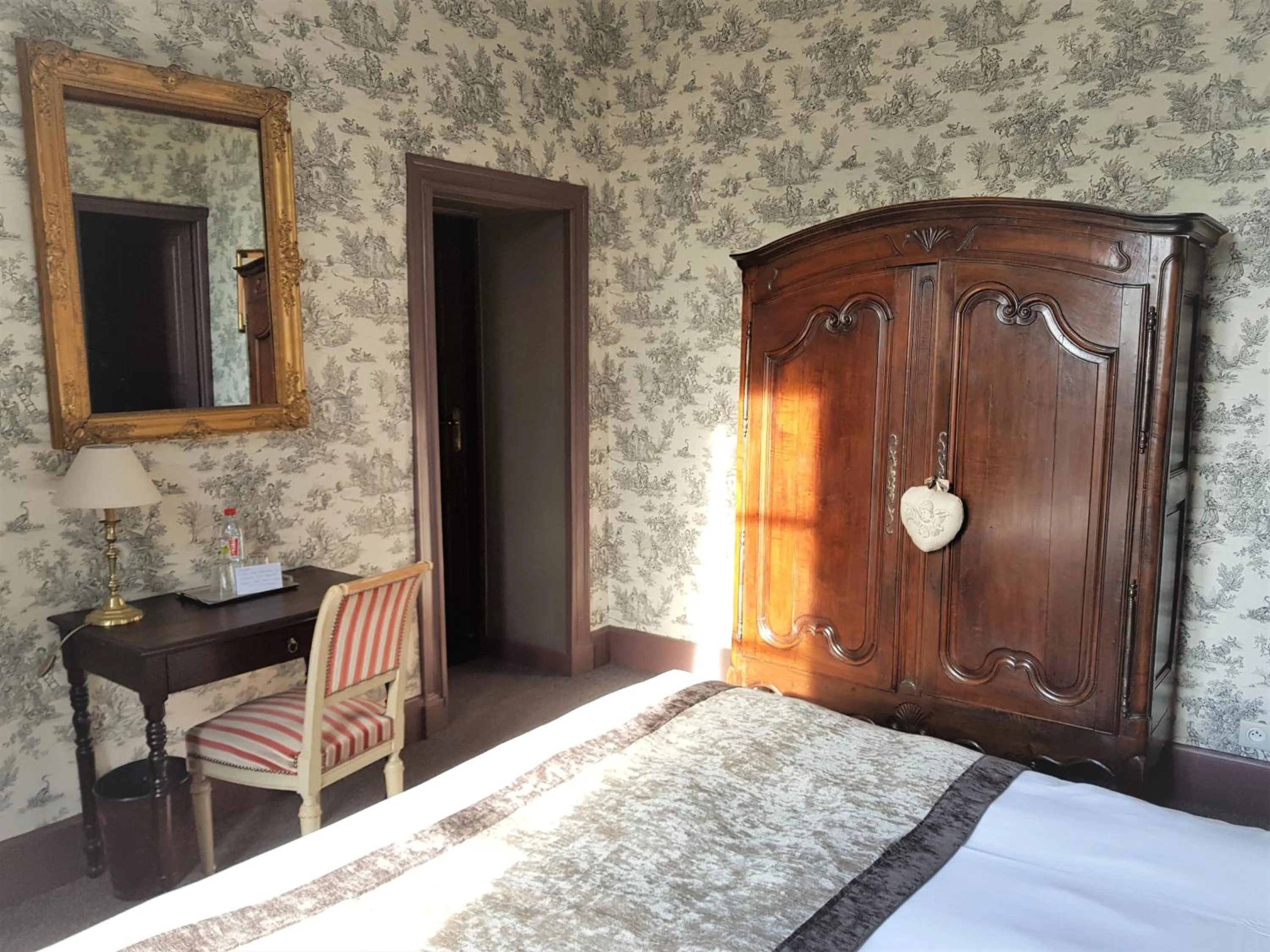 Property building, Bed in Château de Lalande - Teritoria - Périgueux