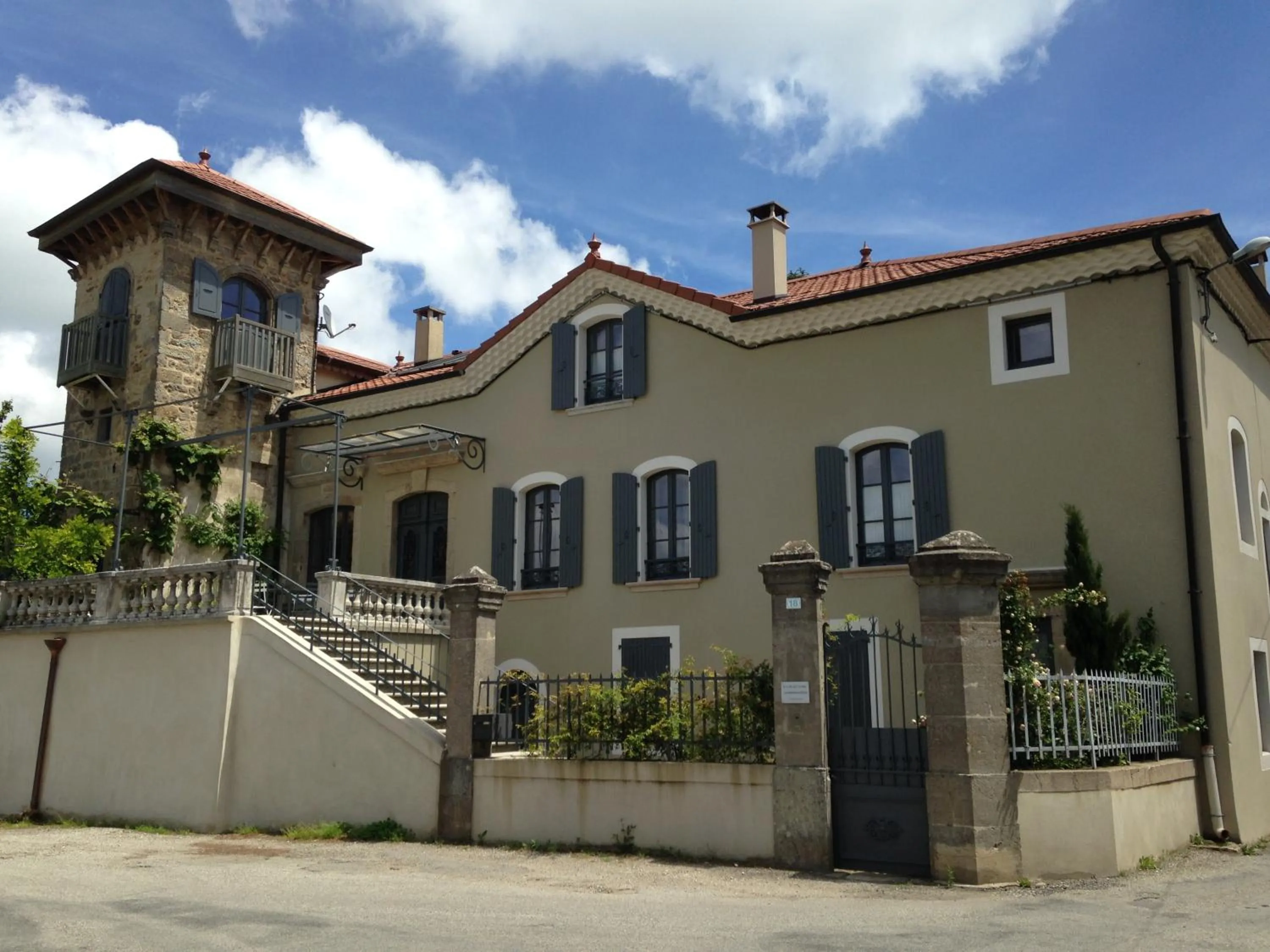 Property building in La Villa des Charmilles