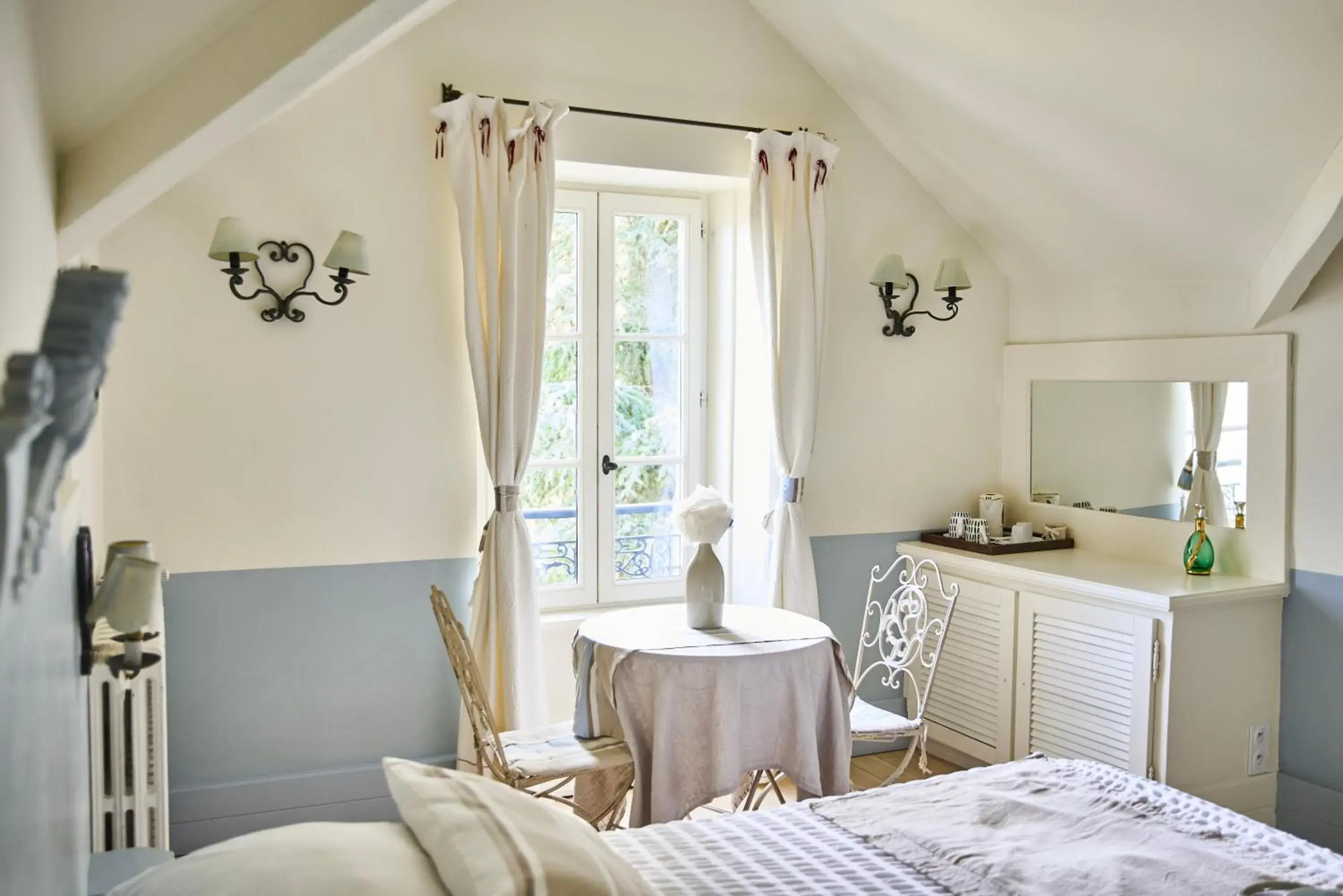 Double Room with Garden View - single occupancy in La Villa des Charmilles Double Room with Garden View - single occupancy in La Villa des Charmilles