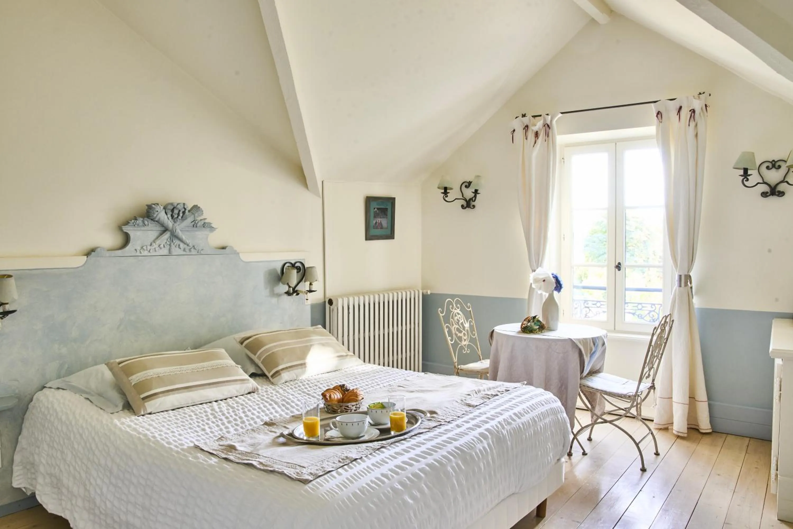 Bedroom, Bed in La Villa des Charmilles