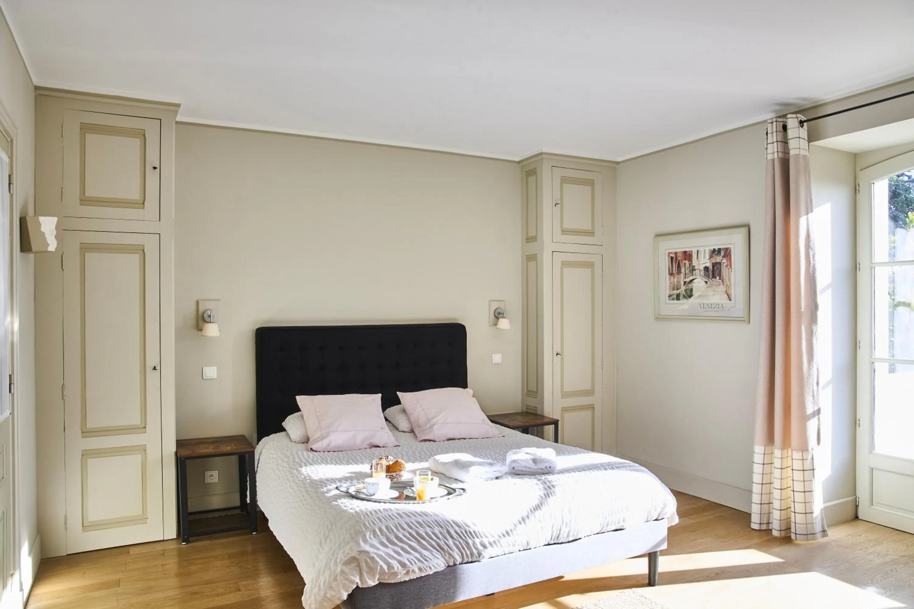 Bedroom, Bed in La Villa des Charmilles