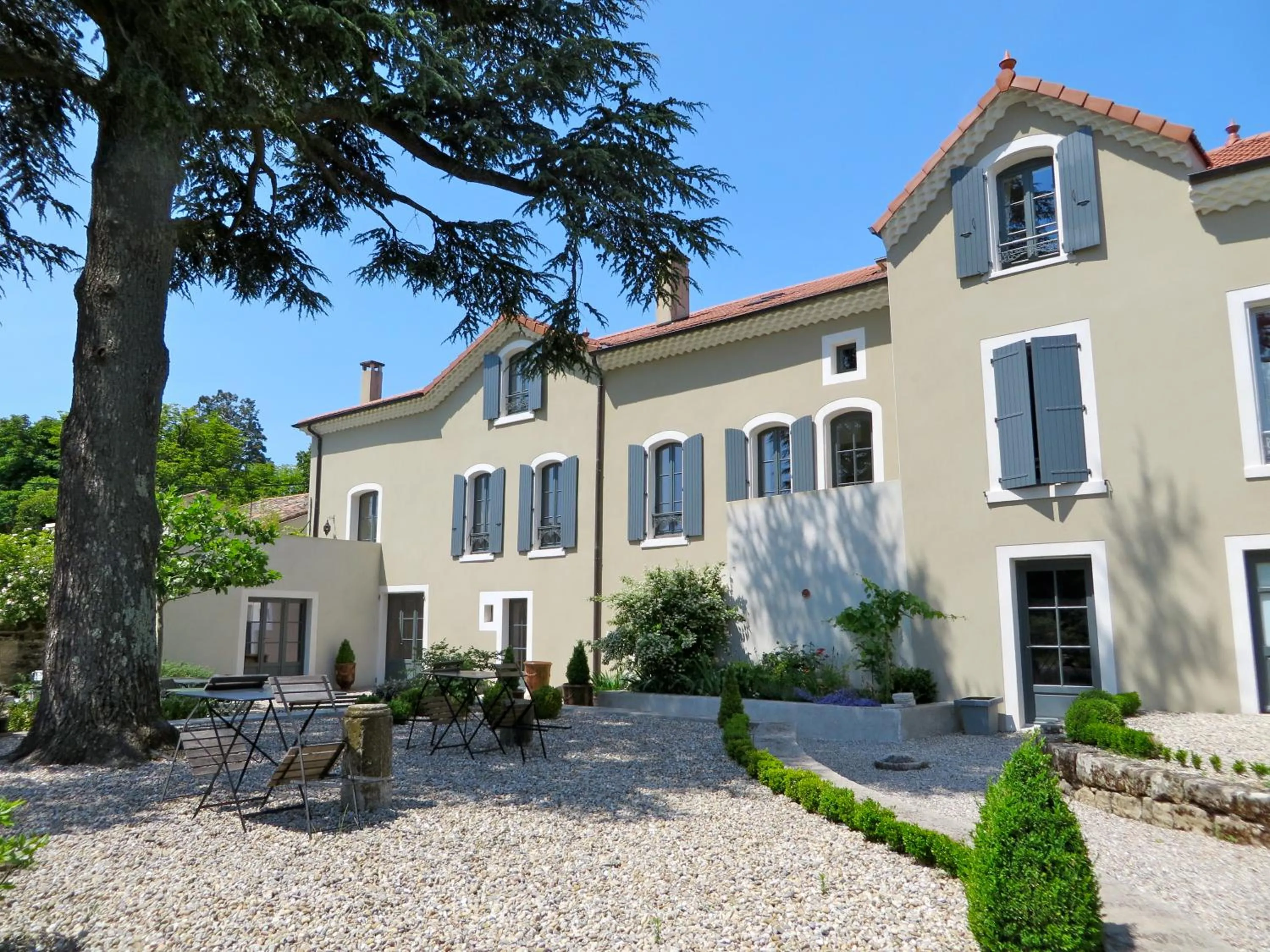 Property building in La Villa des Charmilles