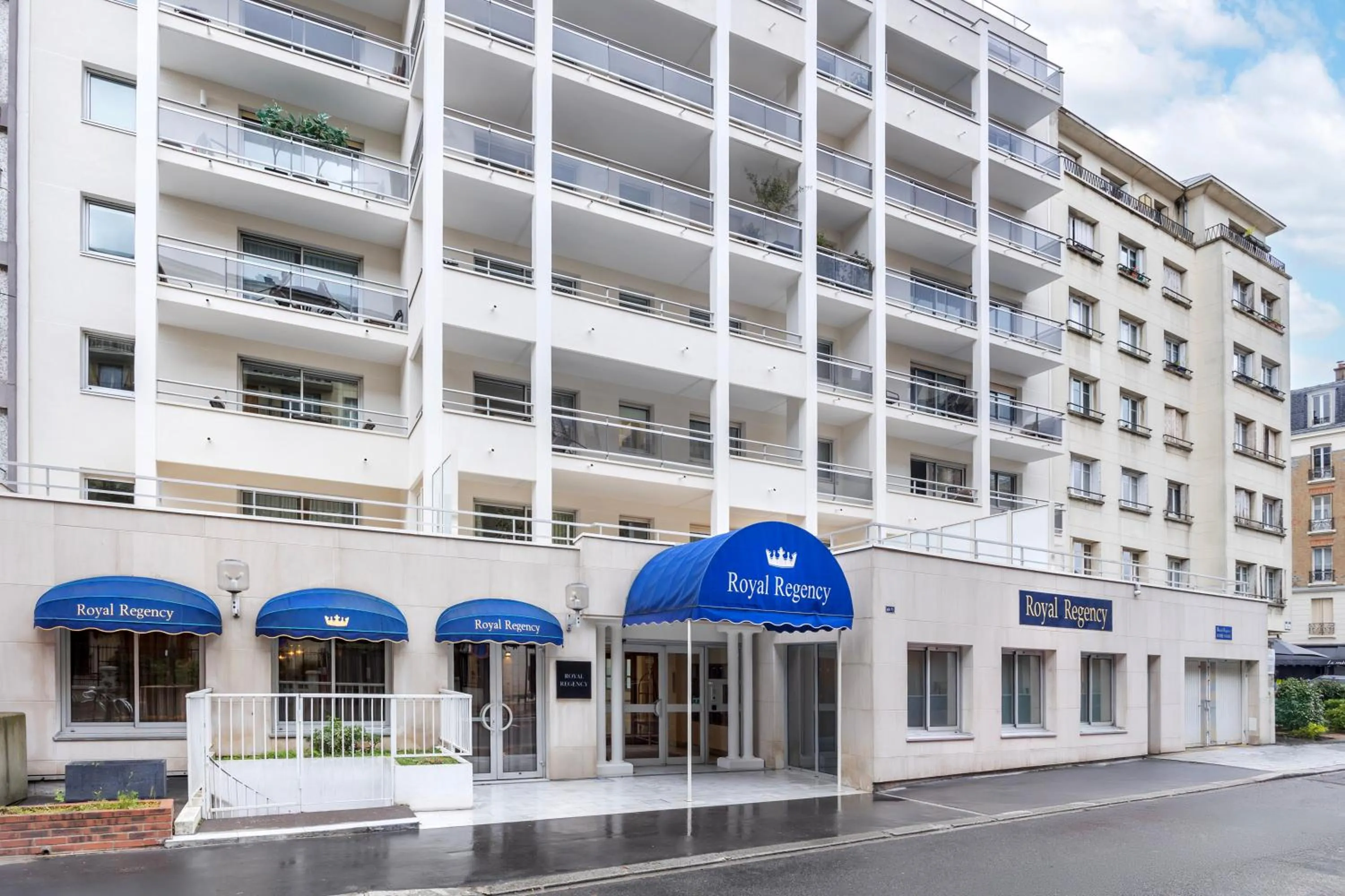 Property building in Royal Regency Paris Vincennes