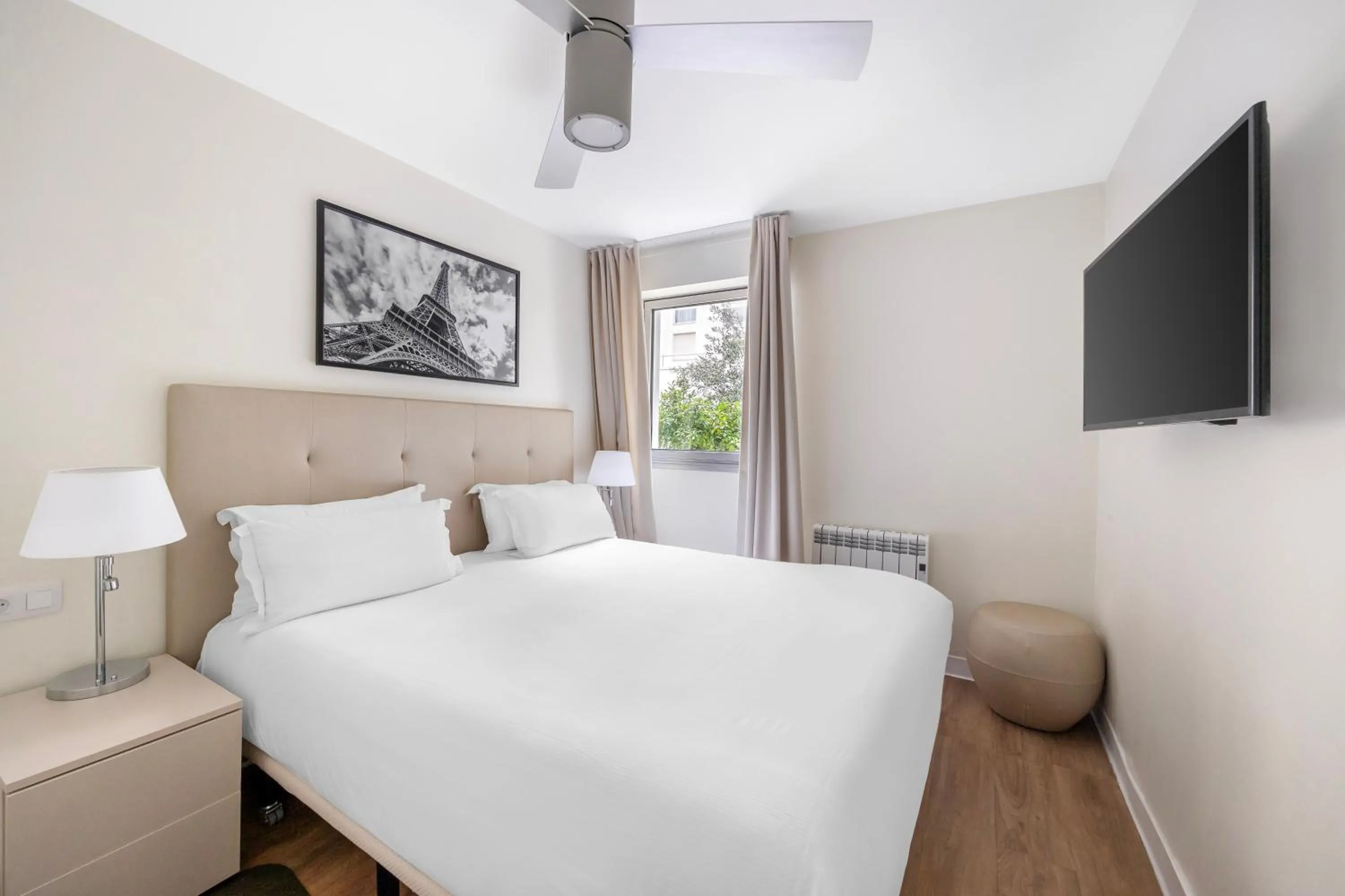 Bedroom, Bed in Royal Regency Paris Vincennes