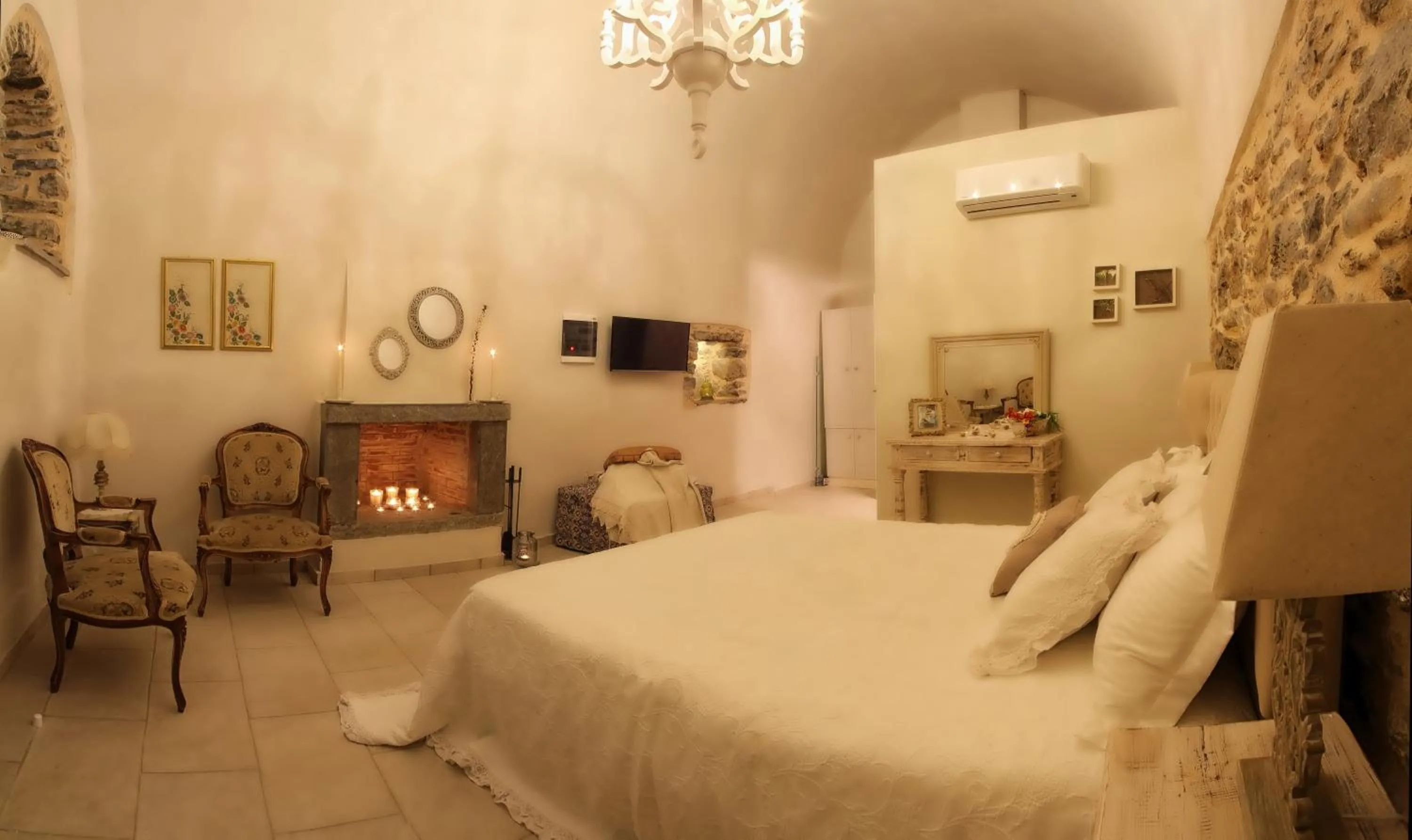 Photo of the whole room, Bed in Mesta Mastic