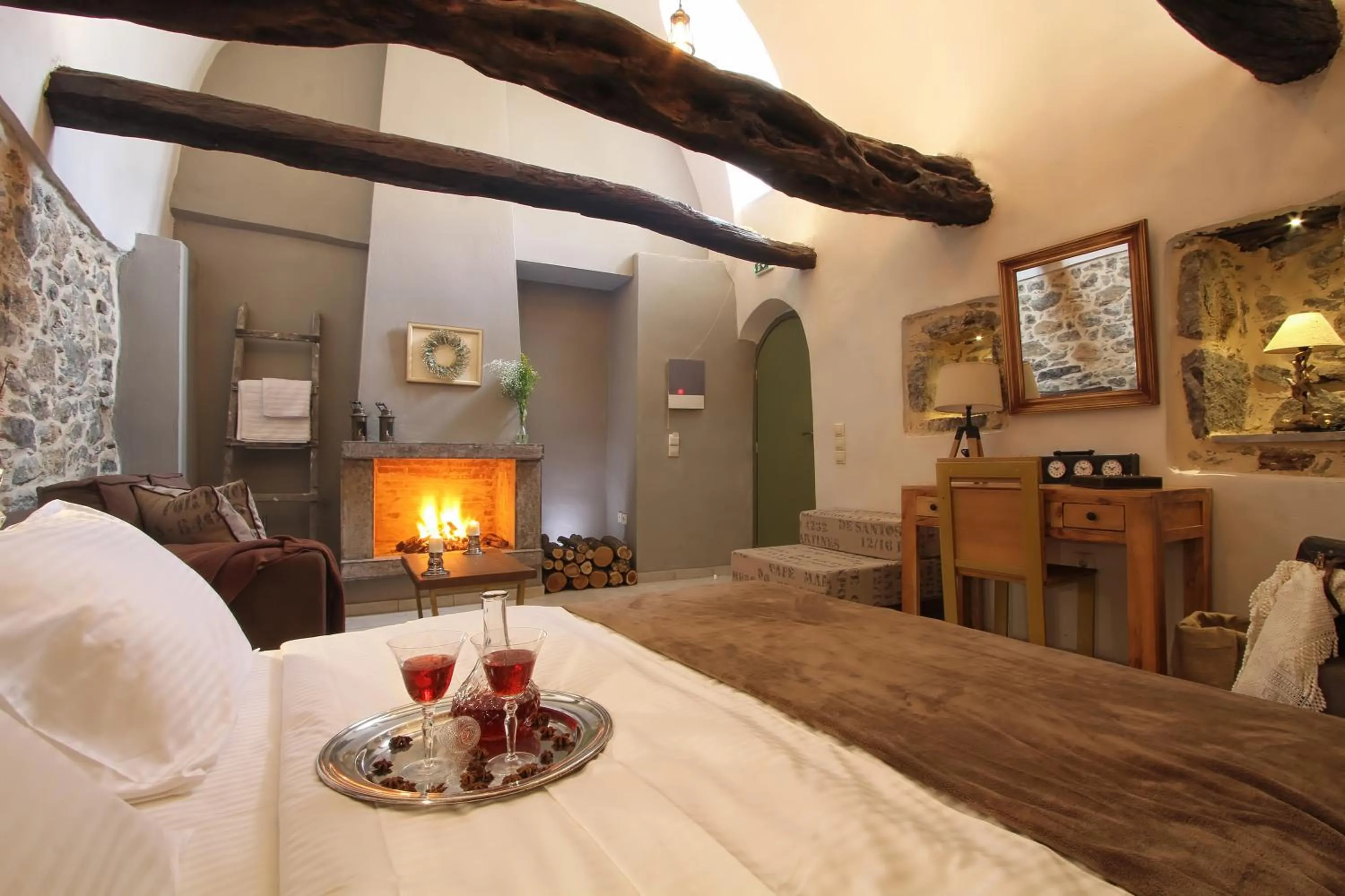 Photo of the whole room, Bed in Mesta Mastic