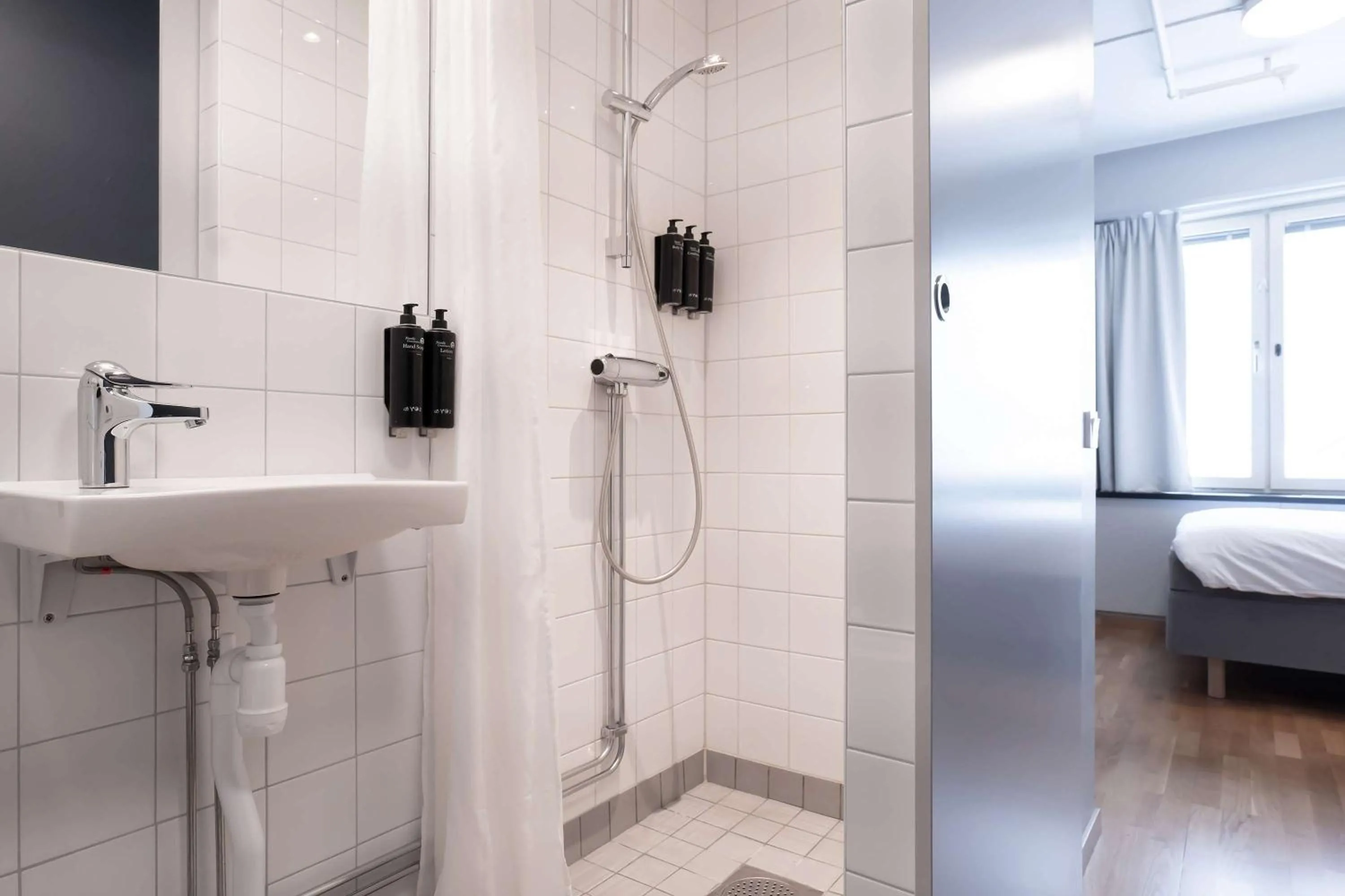 Bathroom, Bed in Best Western Plus Park City Solna
