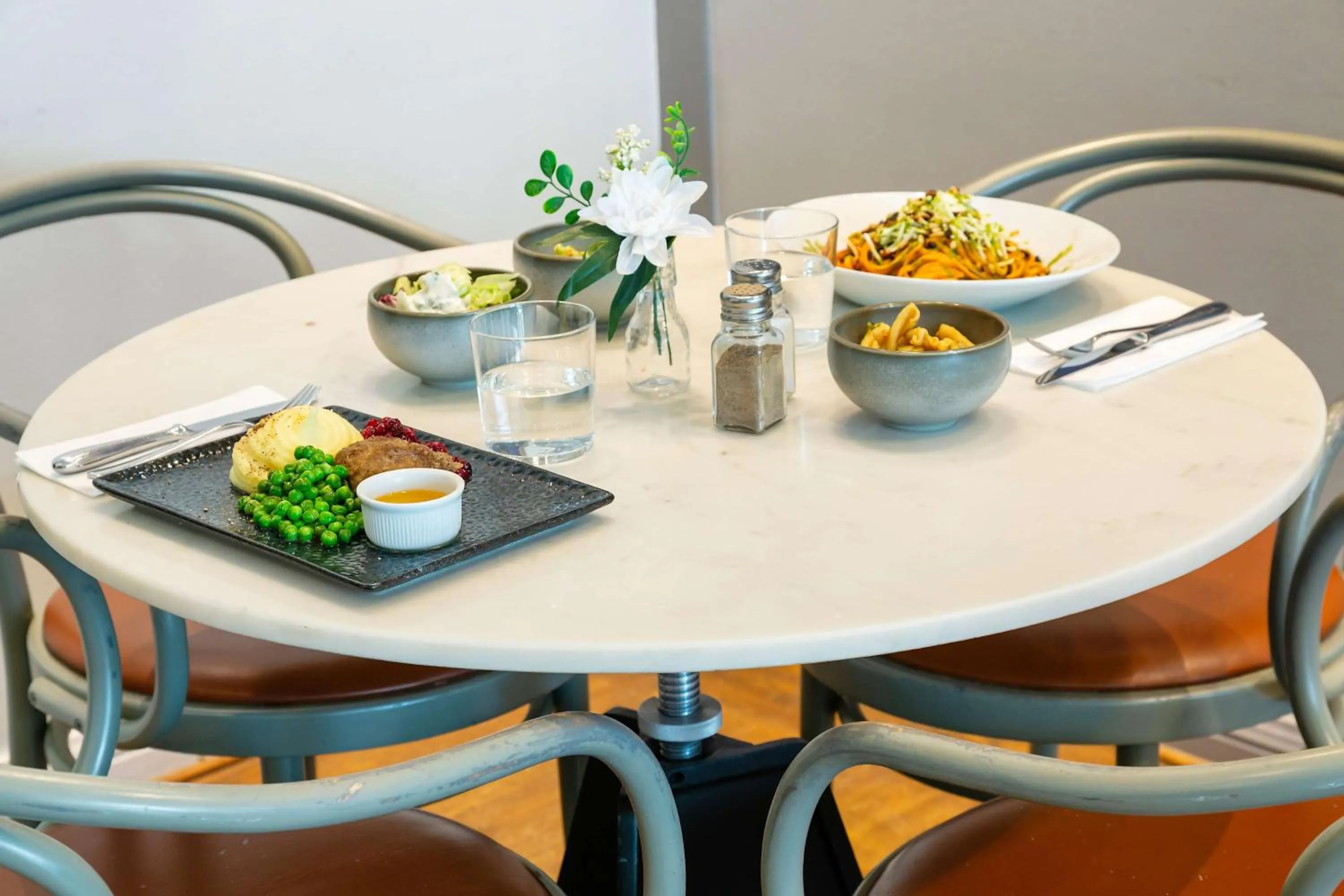 Restaurant/places to eat in Best Western Plus Park City Solna