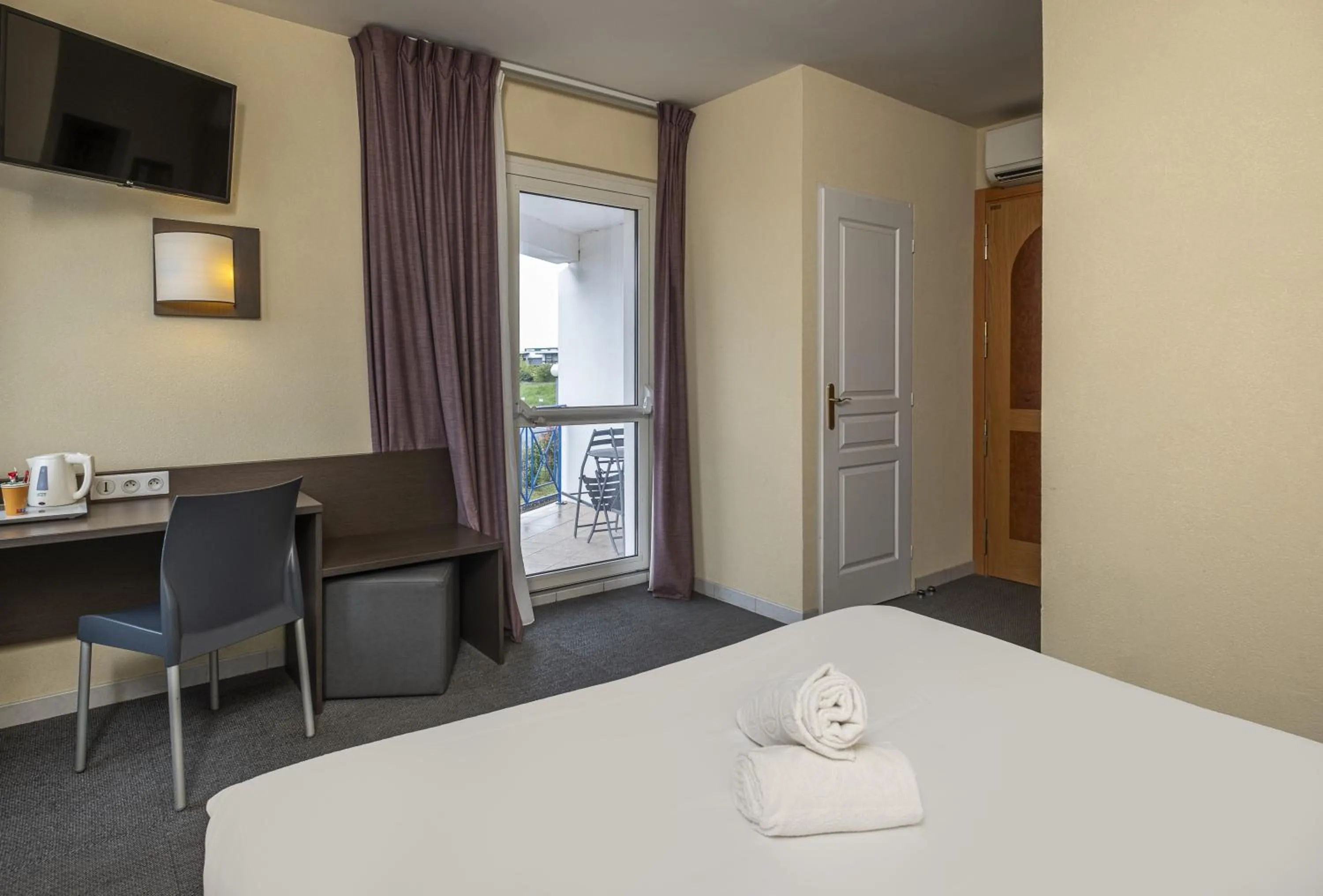 Bed in The Originals City, Hôtel des Arènes, Saintes