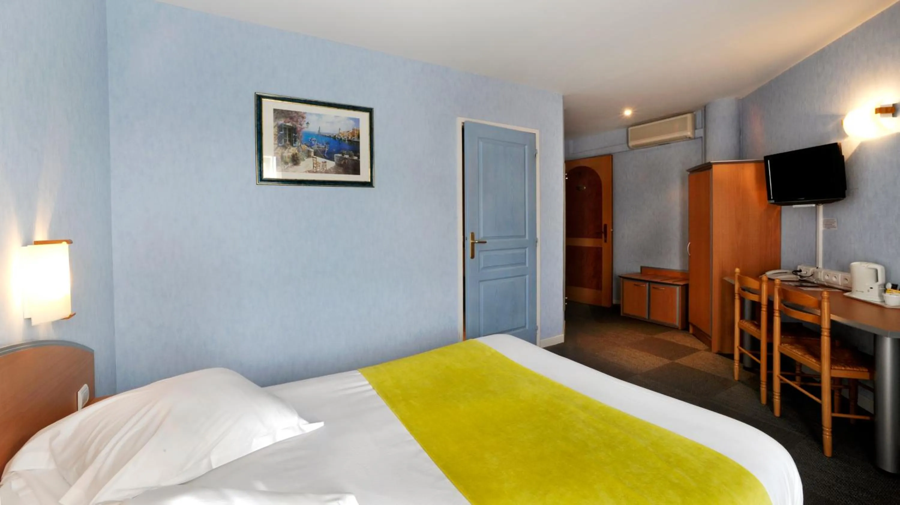 Bed in The Originals City, Hôtel des Arènes, Saintes