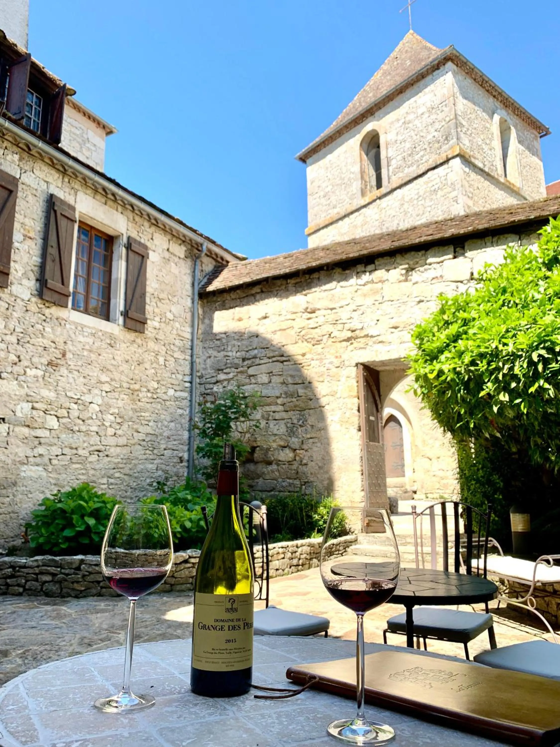 Property building in Château Hôtel La Terrasse - Teritoria
