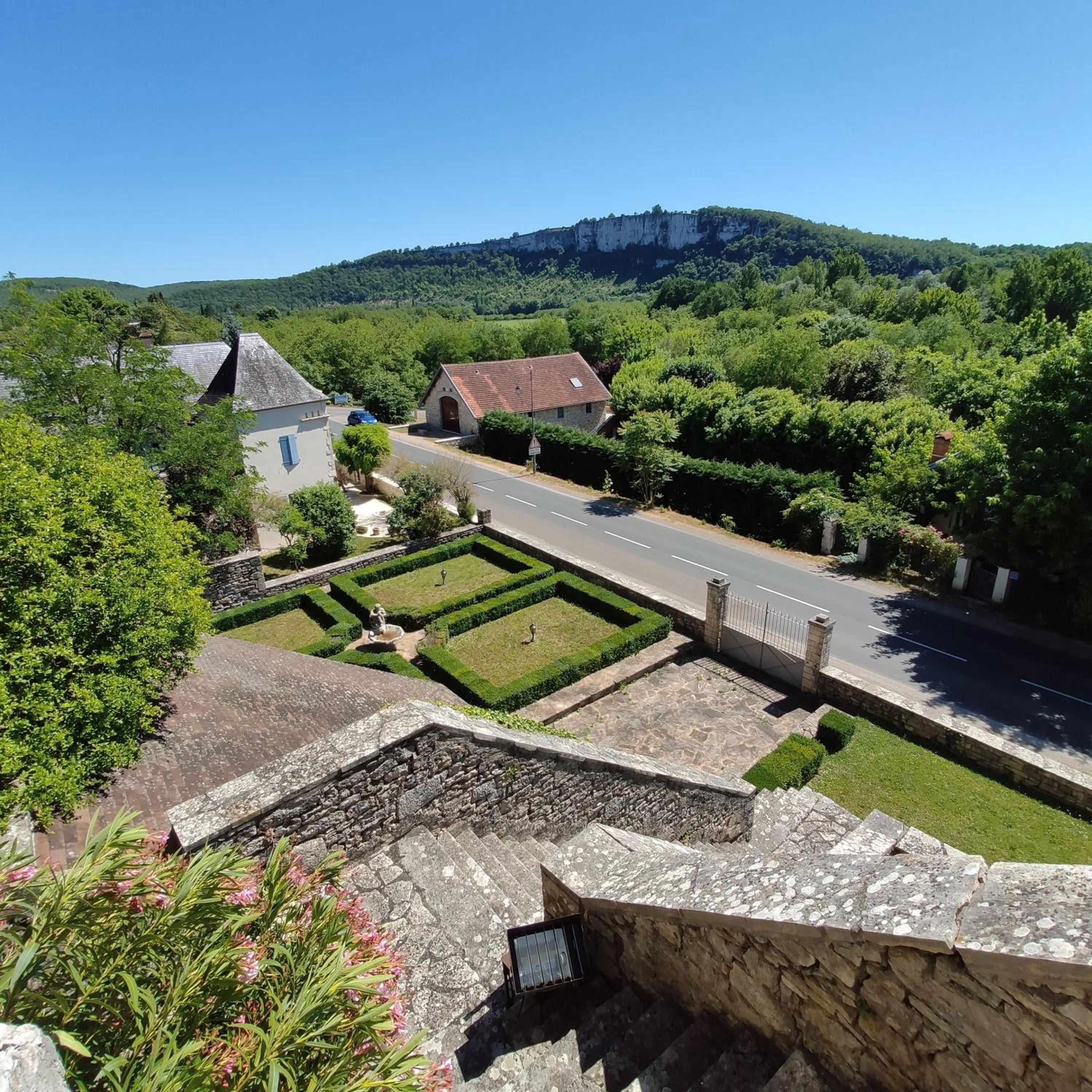Garden in Château Hôtel La Terrasse - Teritoria