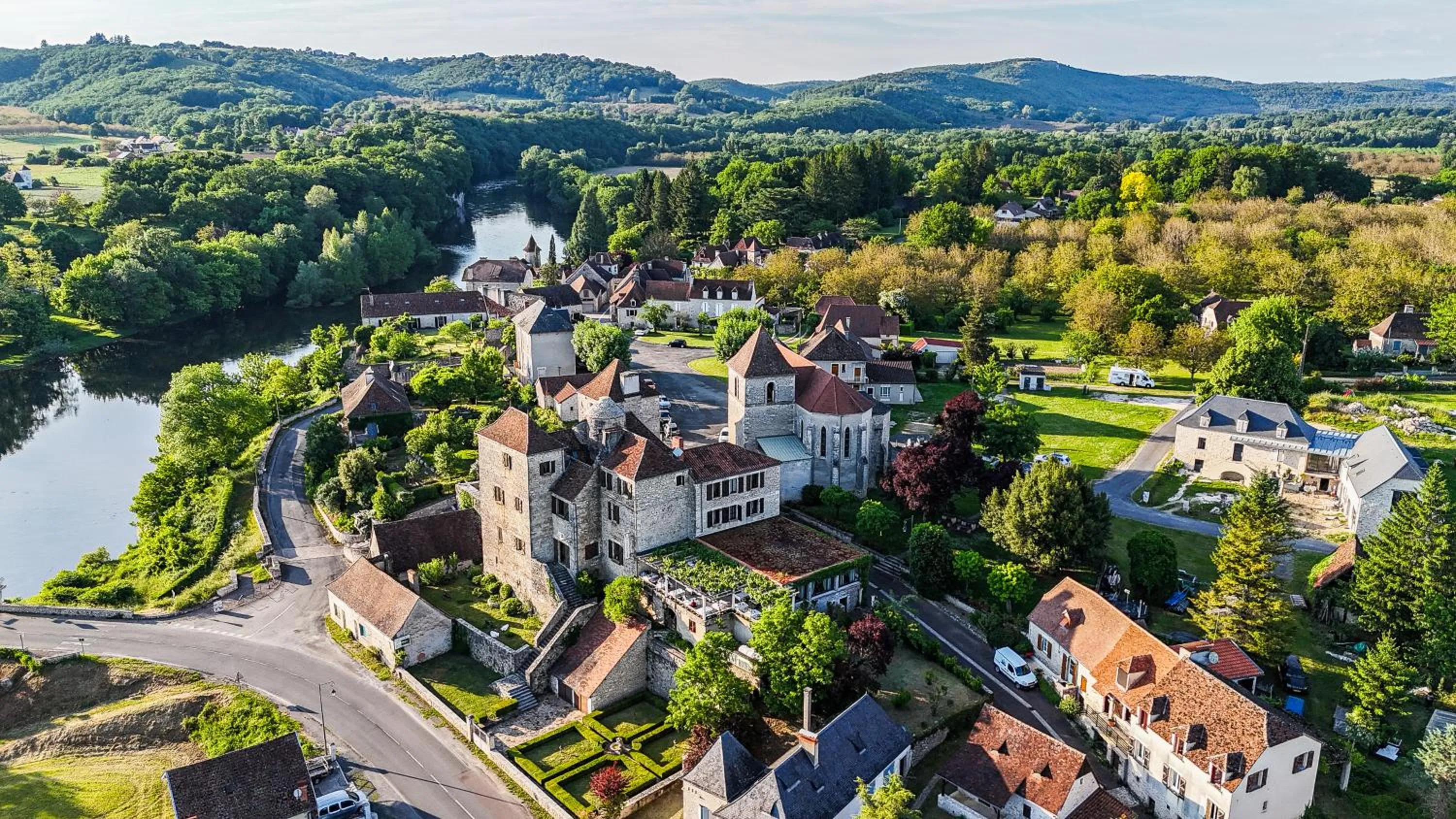Property building in Château Hôtel La Terrasse - Teritoria