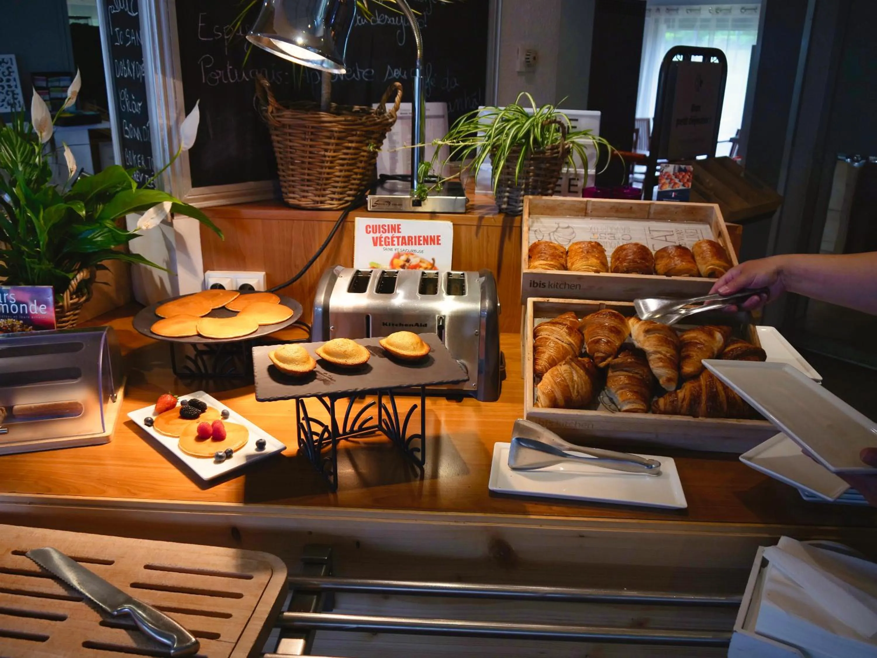 Buffet breakfast in ibis Nemours