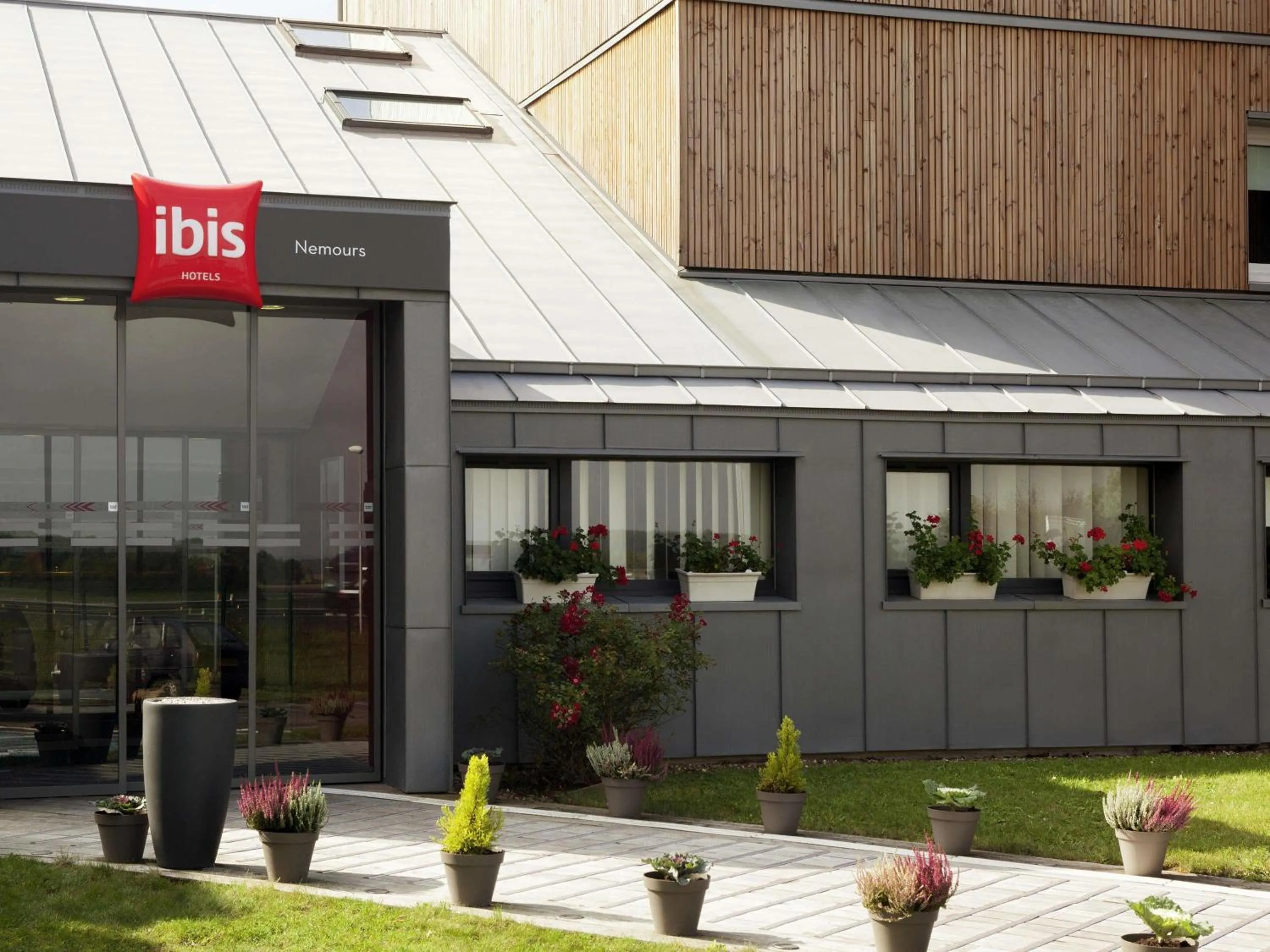 Property building in ibis Nemours