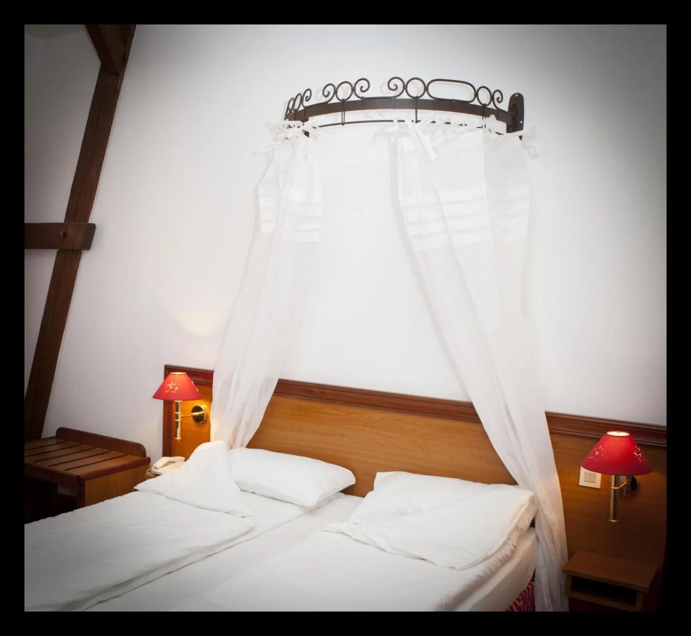 Photo of the whole room, Bed in The Originals Boutique, Hôtel La Ferme du Pape, Eguisheim