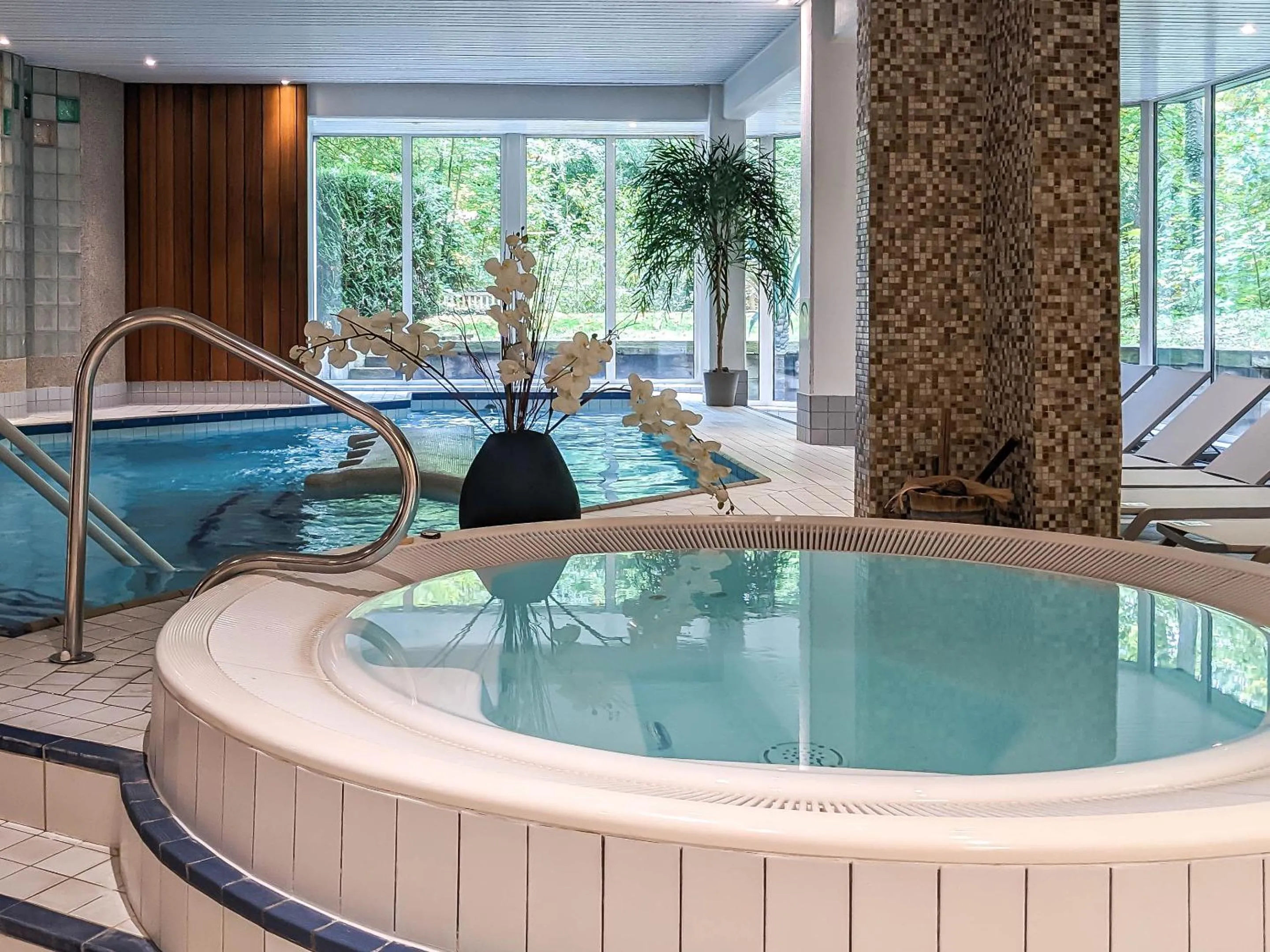 Swimming pool in Hotel Restaurant & Spa Verte Vallée