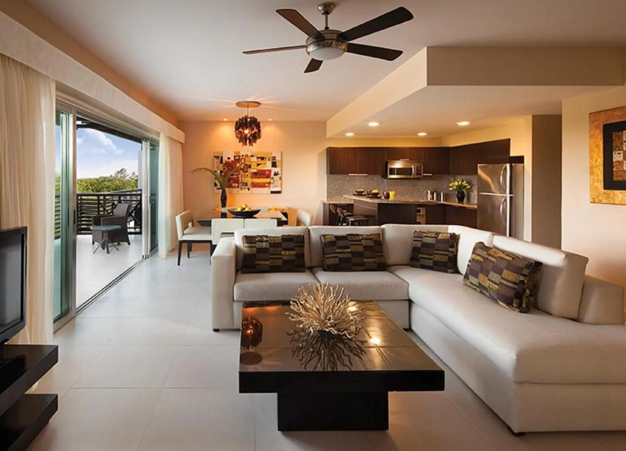 Kitchen or kitchenette, Lounge/Bar in Residences at The Fives