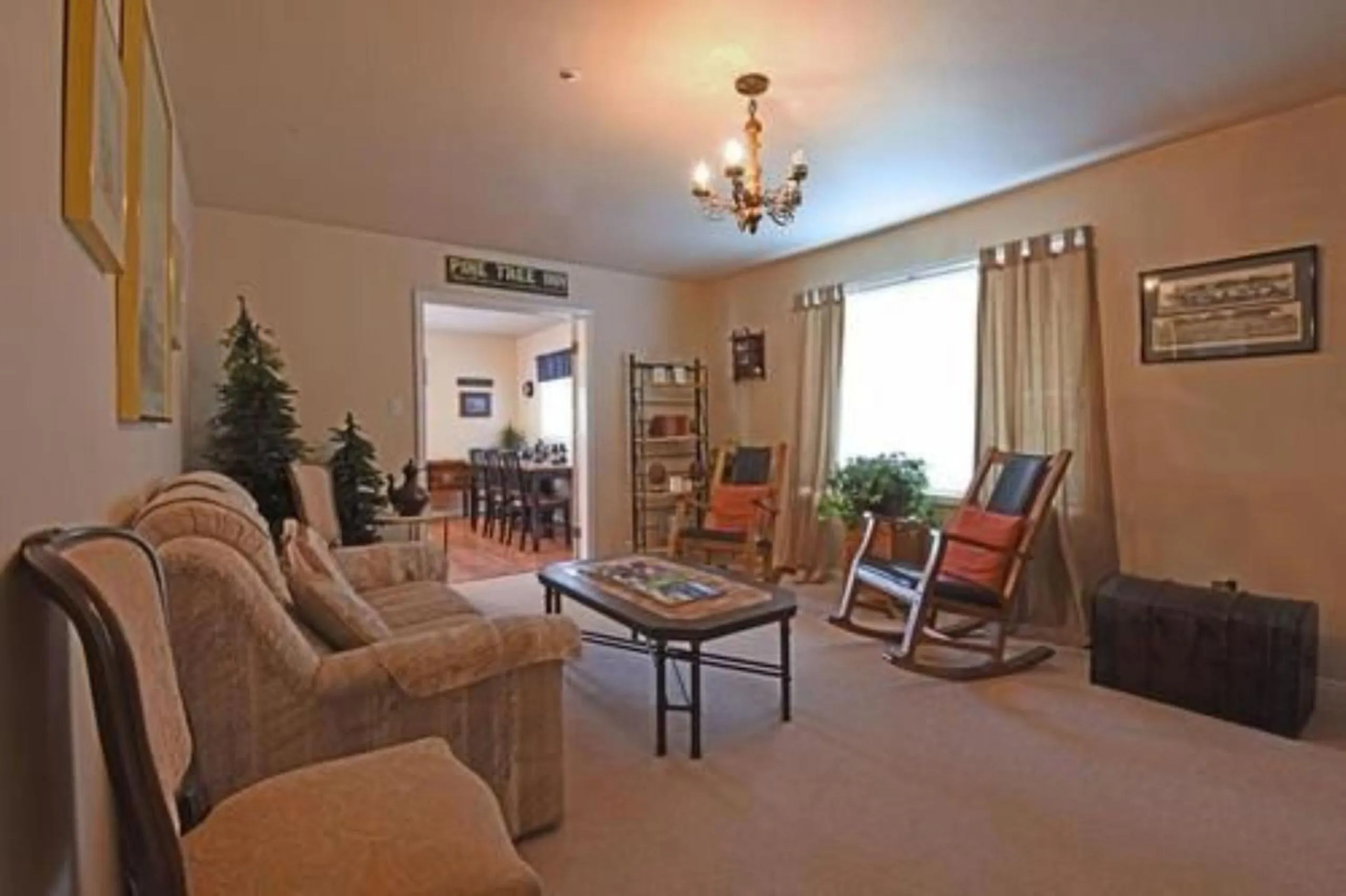 Lobby or reception in Pine Tree Inn