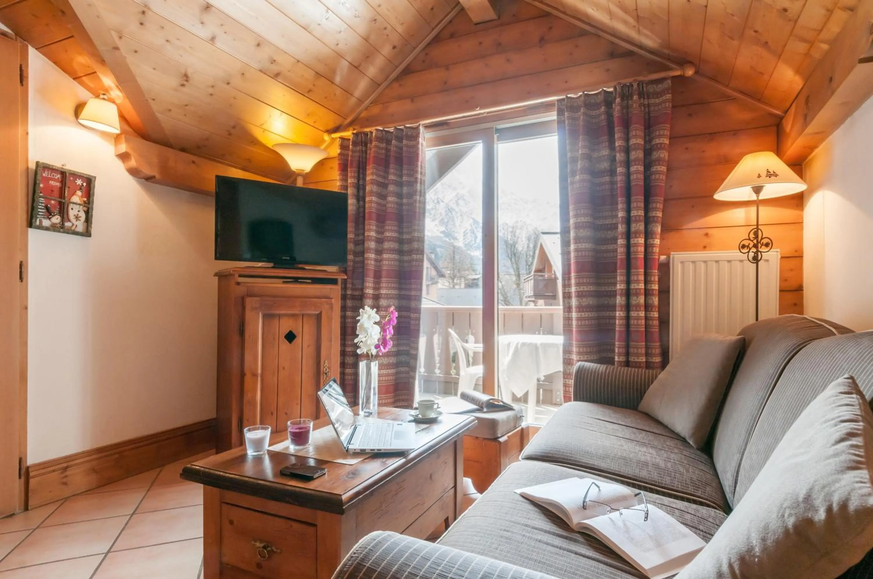 Communal lounge/ TV room in Résidence Pierre & Vacances Premium La Ginabelle