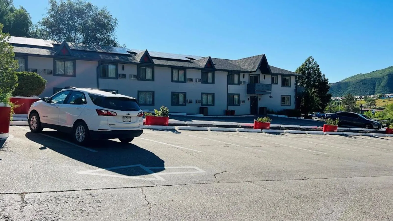 Property building in Adventure Inn - Glenwood Springs