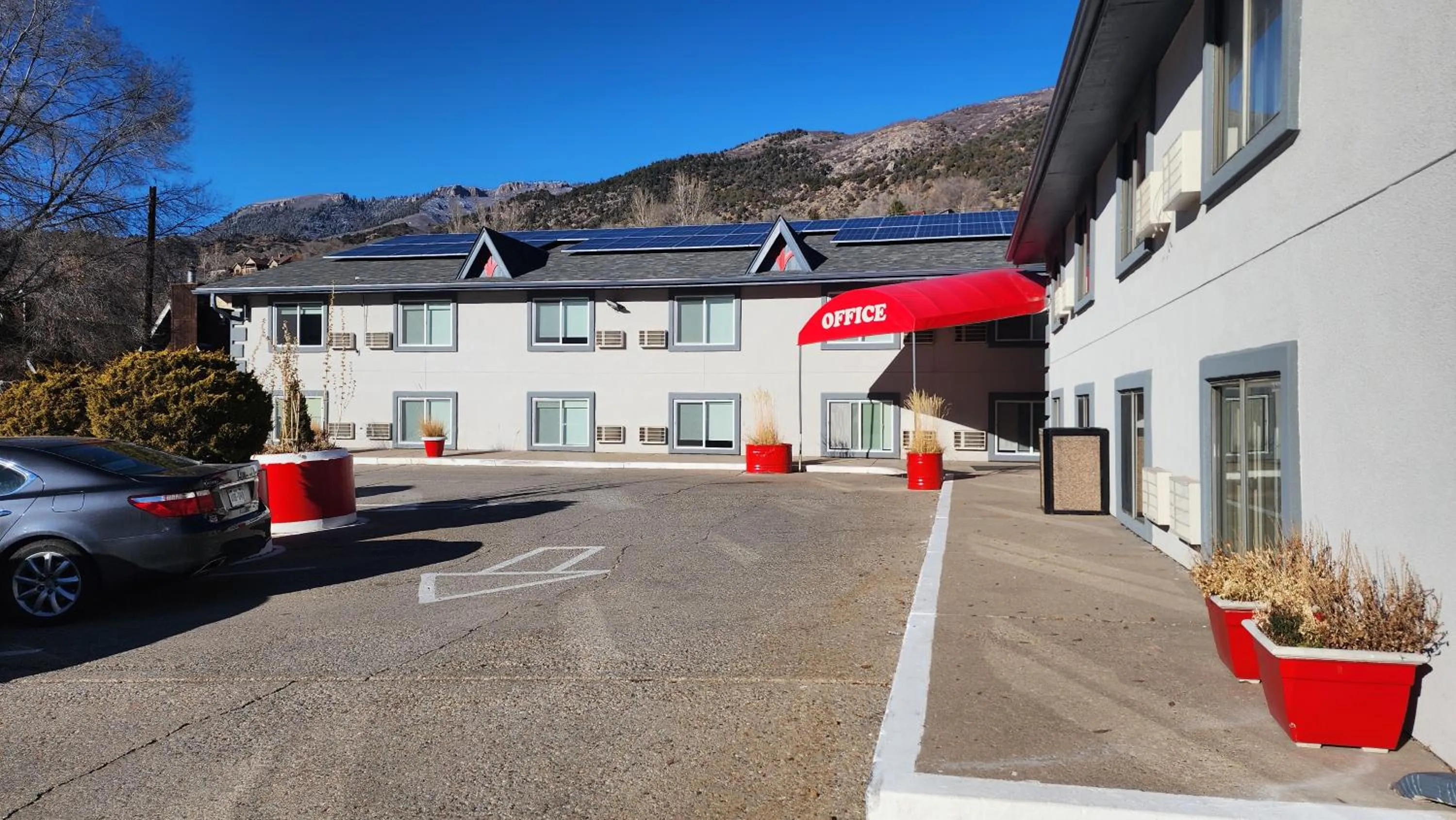 Property building in Adventure Inn - Glenwood Springs