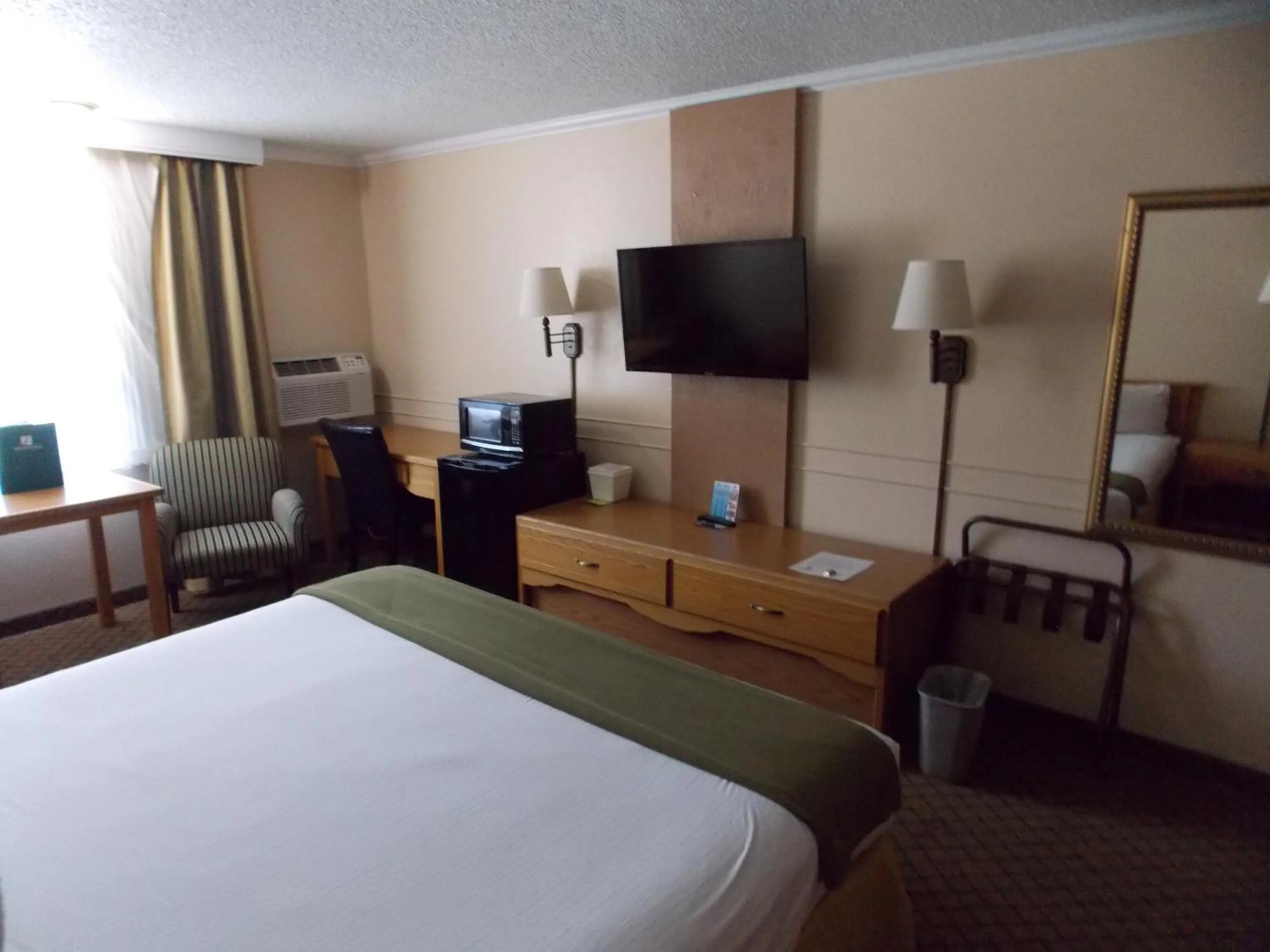 Bed in Adventure Inn - Glenwood Springs