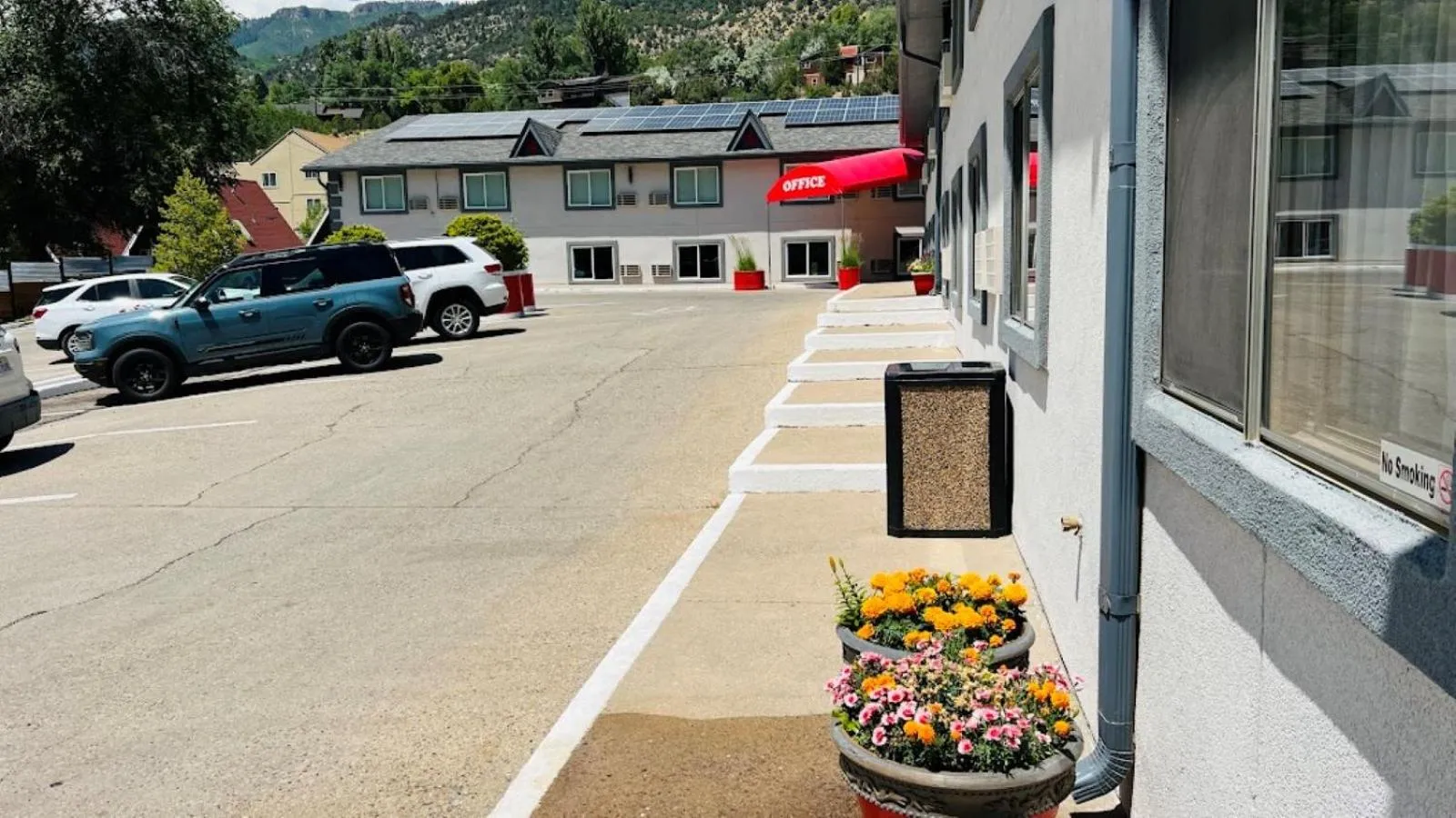 Property building in Adventure Inn - Glenwood Springs