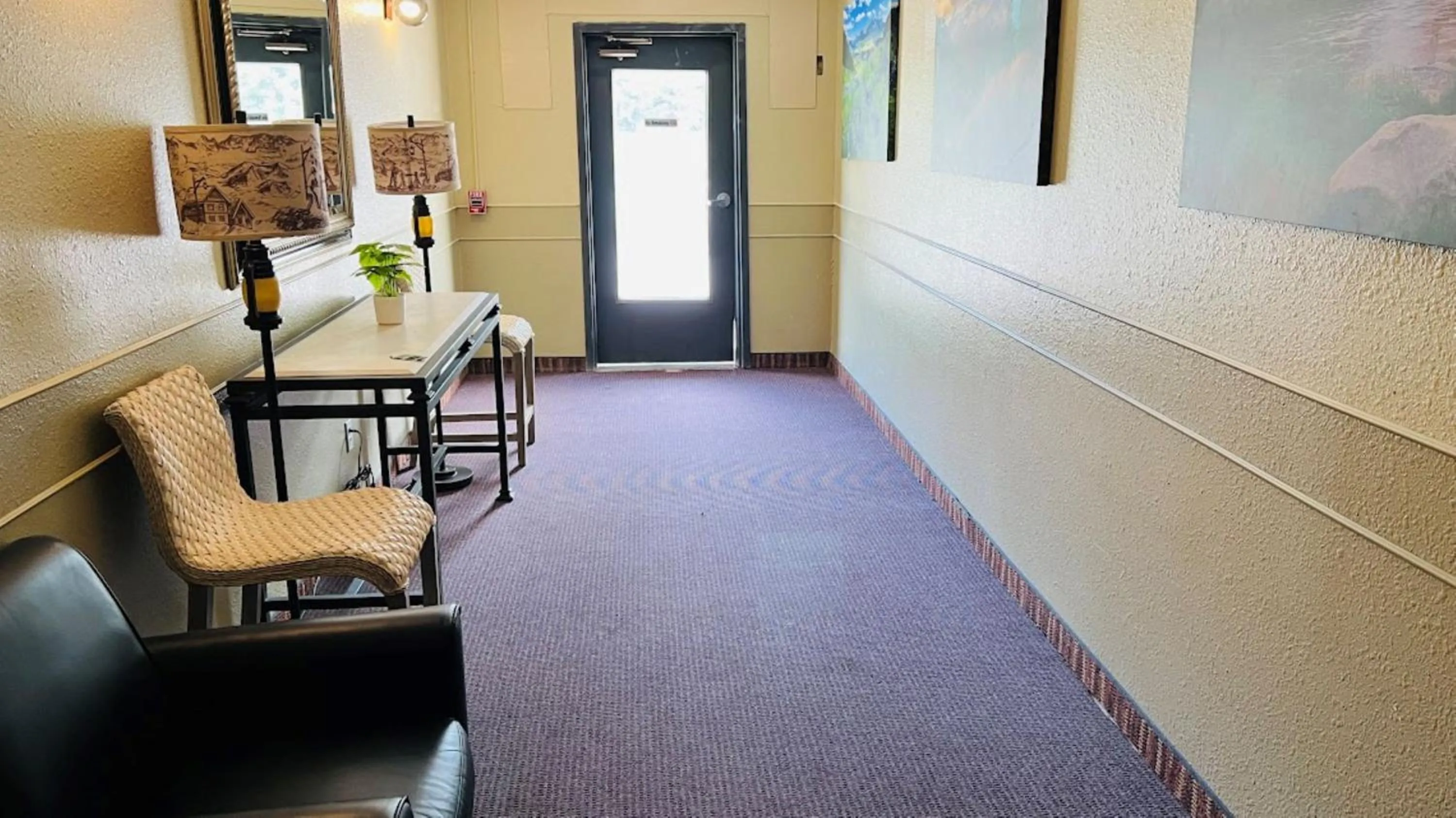 Lobby or reception in Adventure Inn - Glenwood Springs