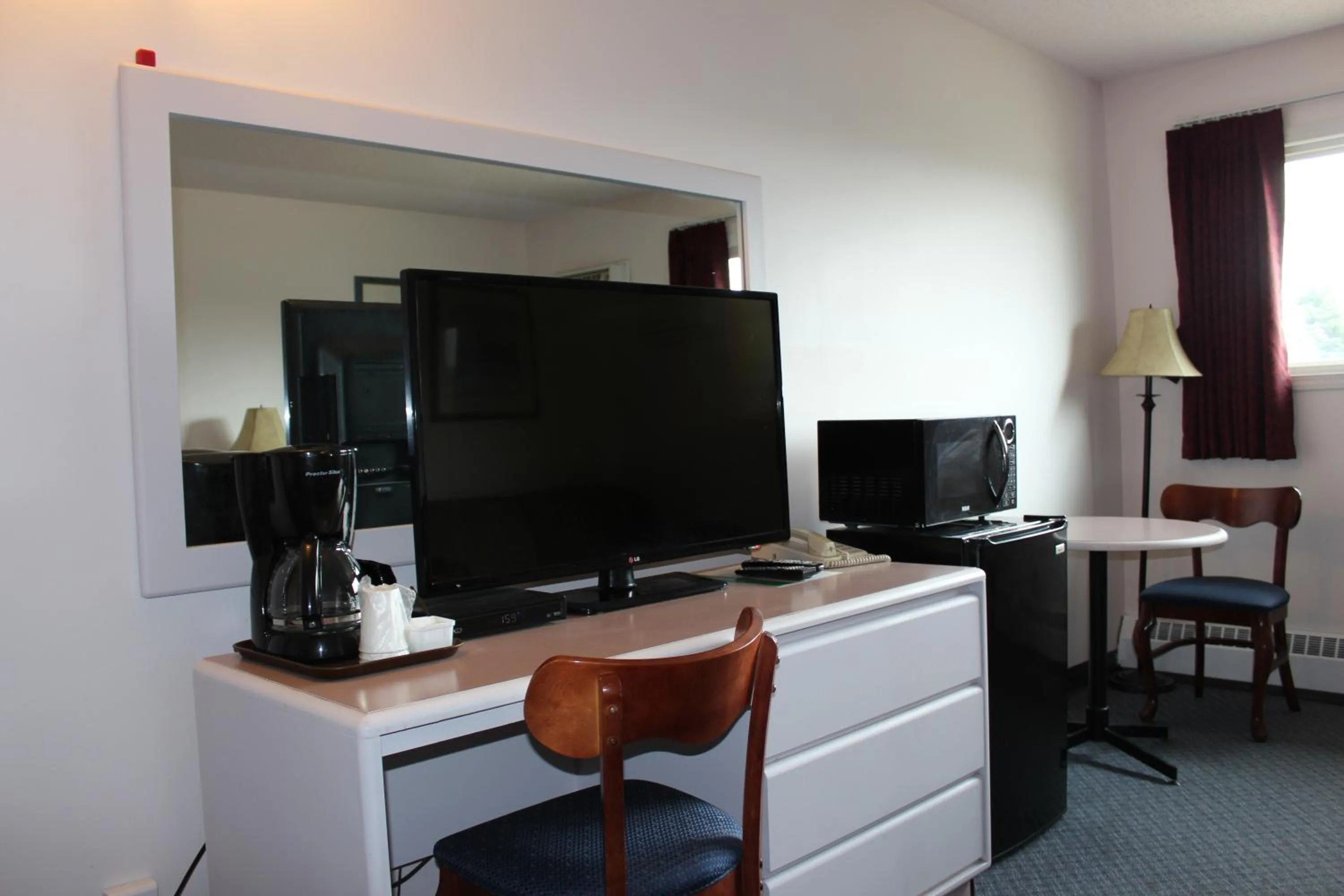 TV and multimedia in Plains Motor Inn