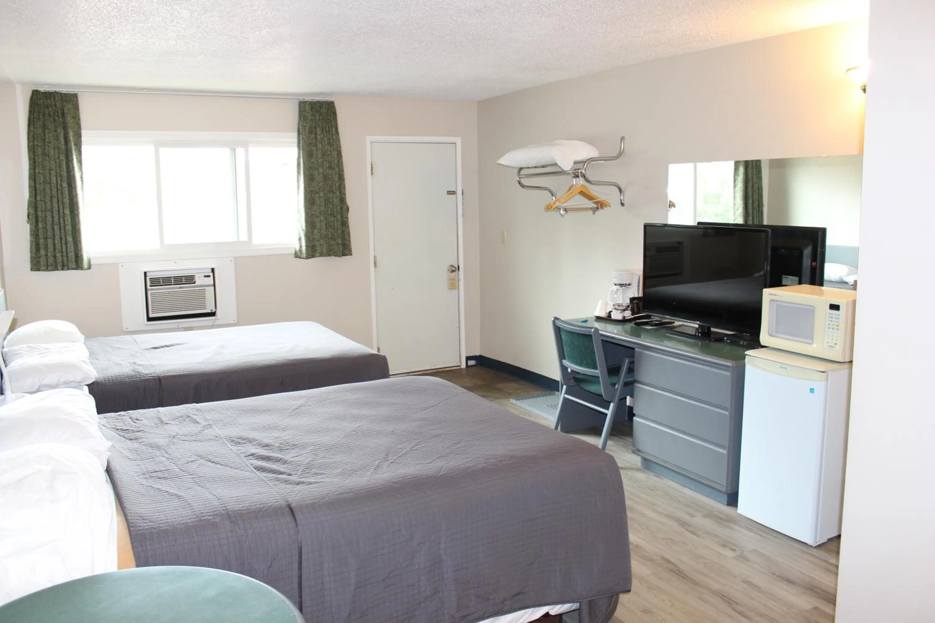 Bed in Plains Motor Inn