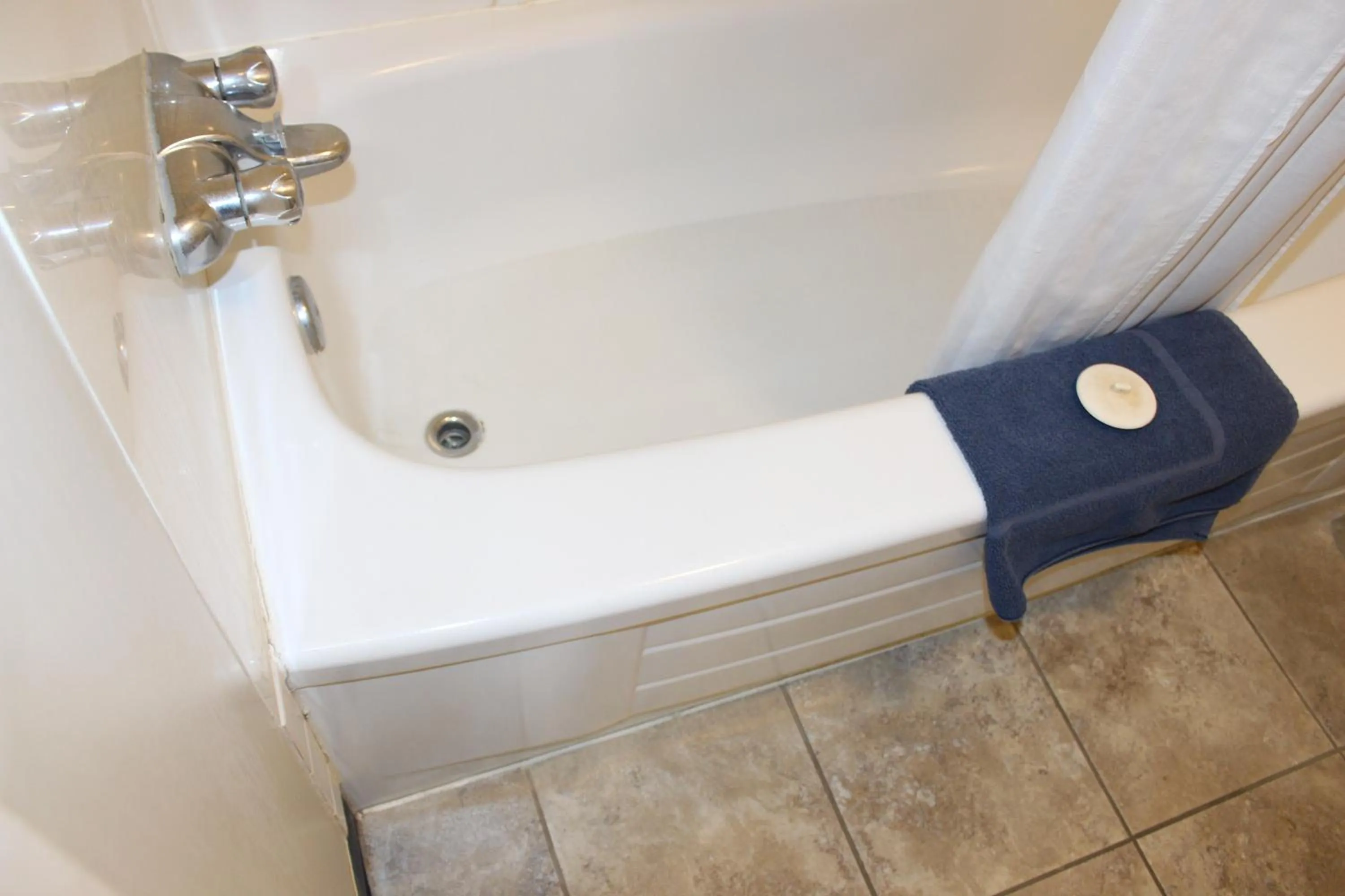 Shower in Plains Motor Inn