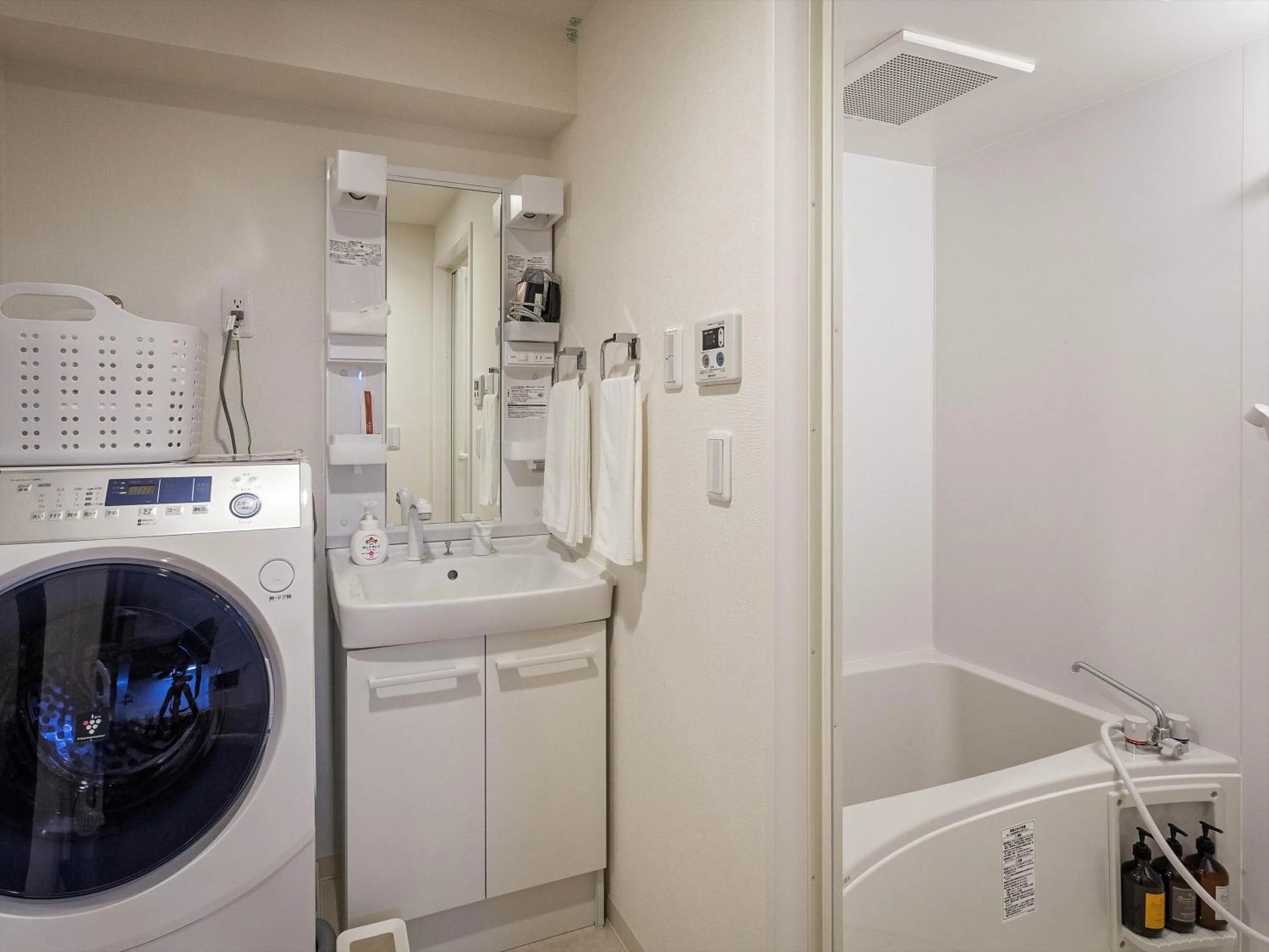 Living Inn Asahibashiekimae Premier